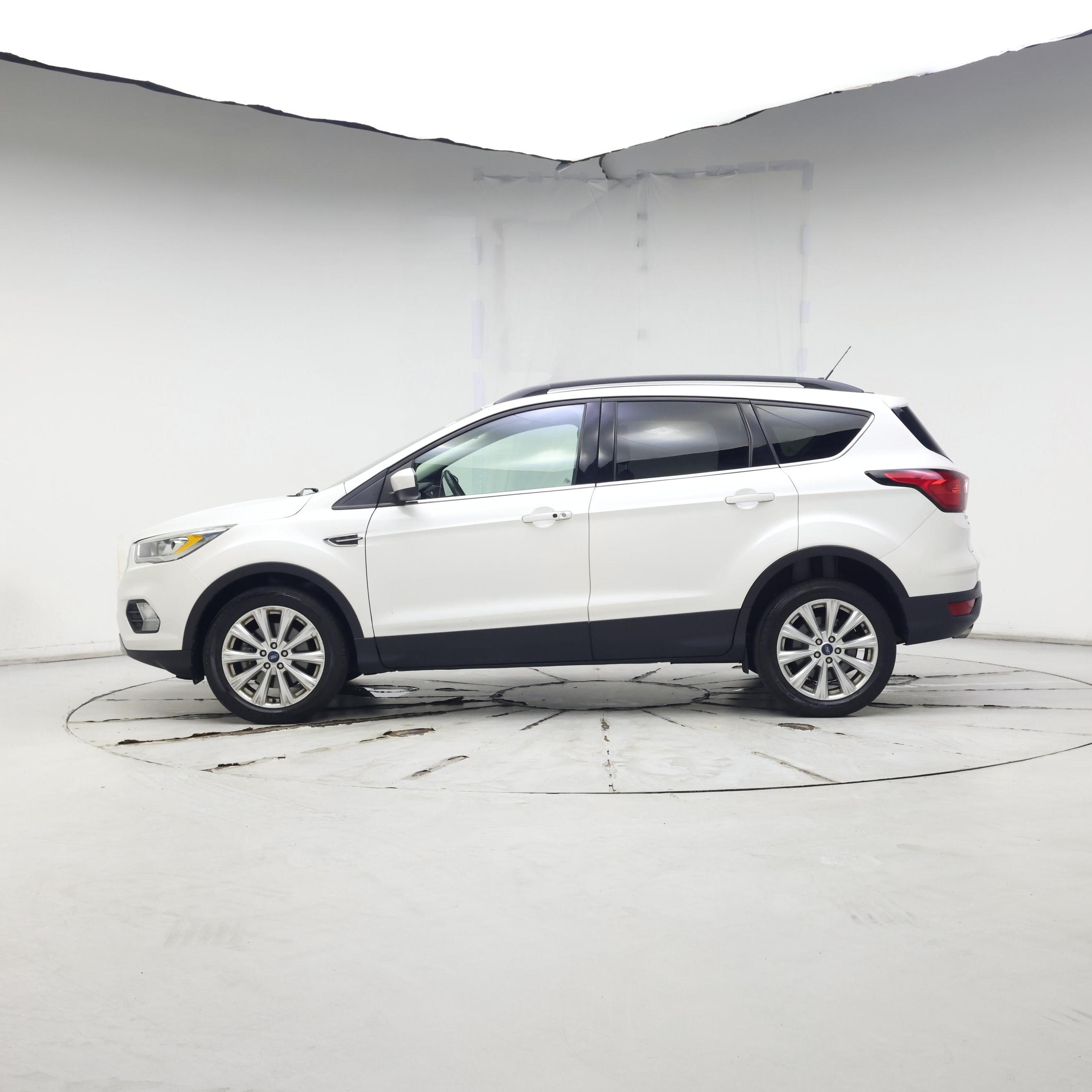 Thumbnail: 2019 Ford Escape - 3