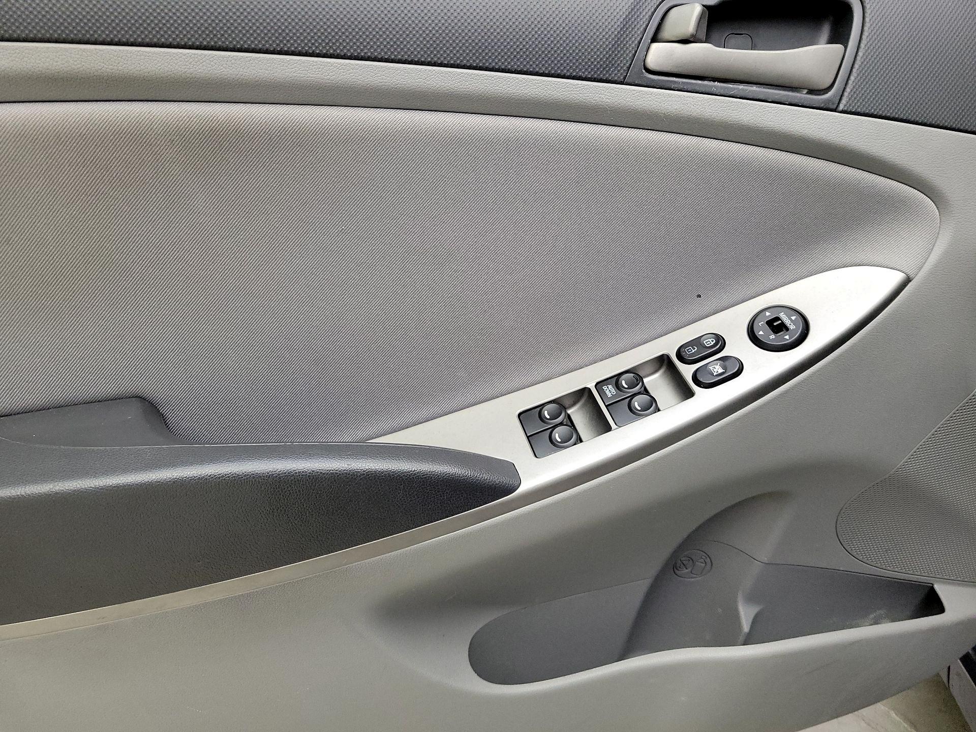 Thumbnail: 2015 Hyundai Accent - 12