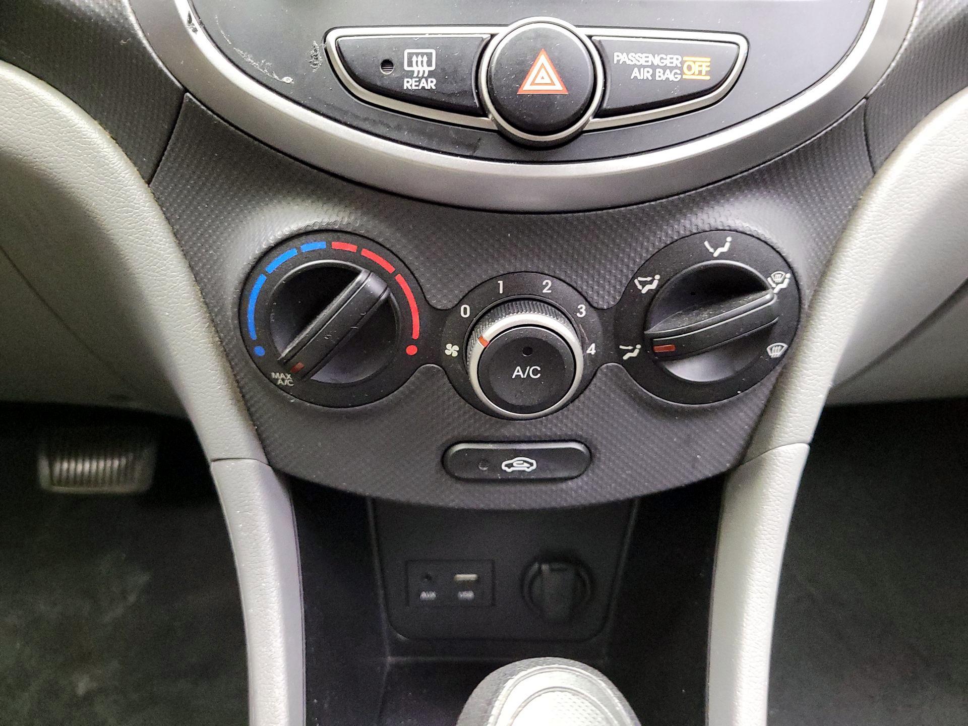 Thumbnail: 2015 Hyundai Accent - 15