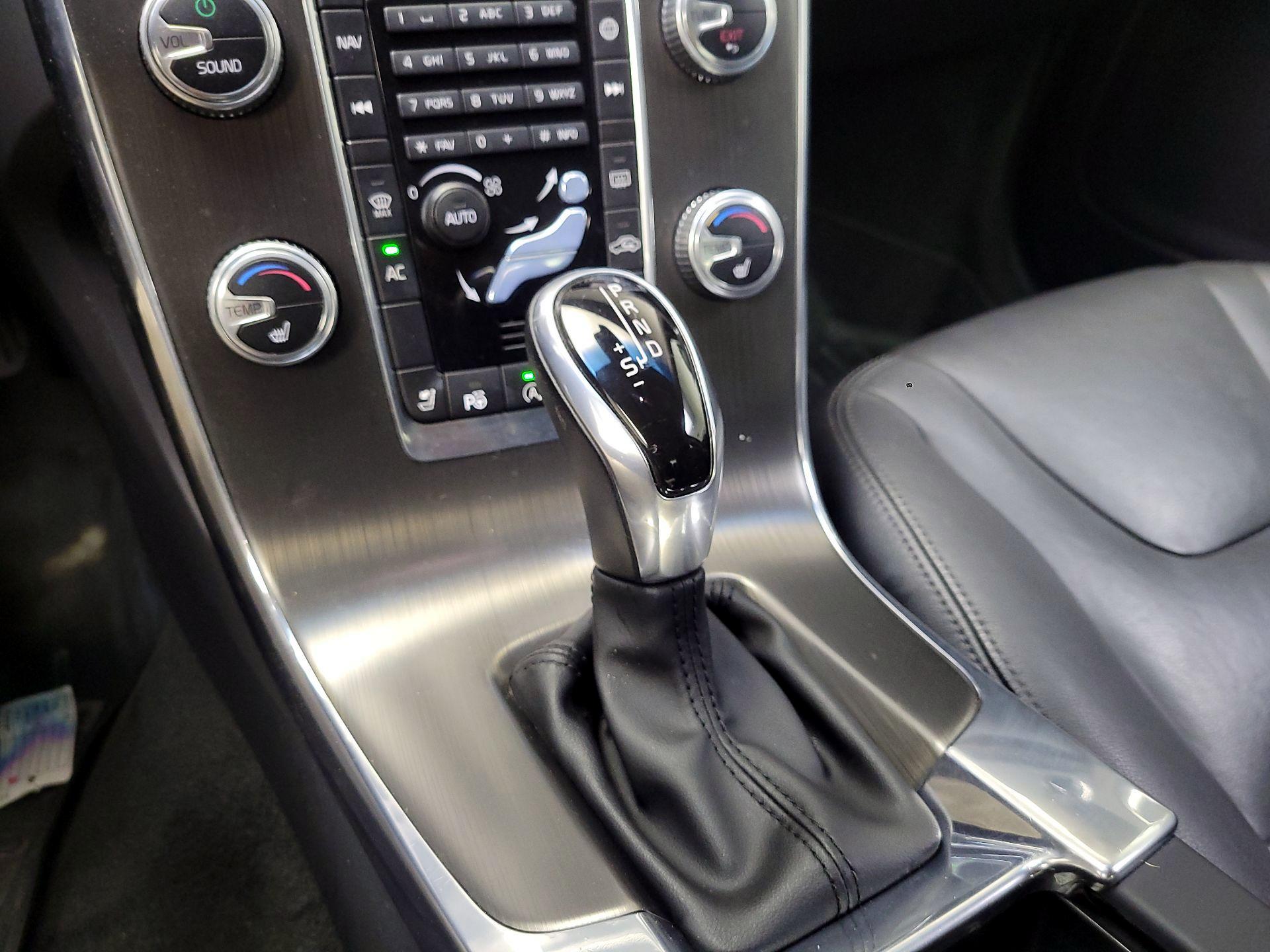 Thumbnail: 2015 Volvo S60 - 17