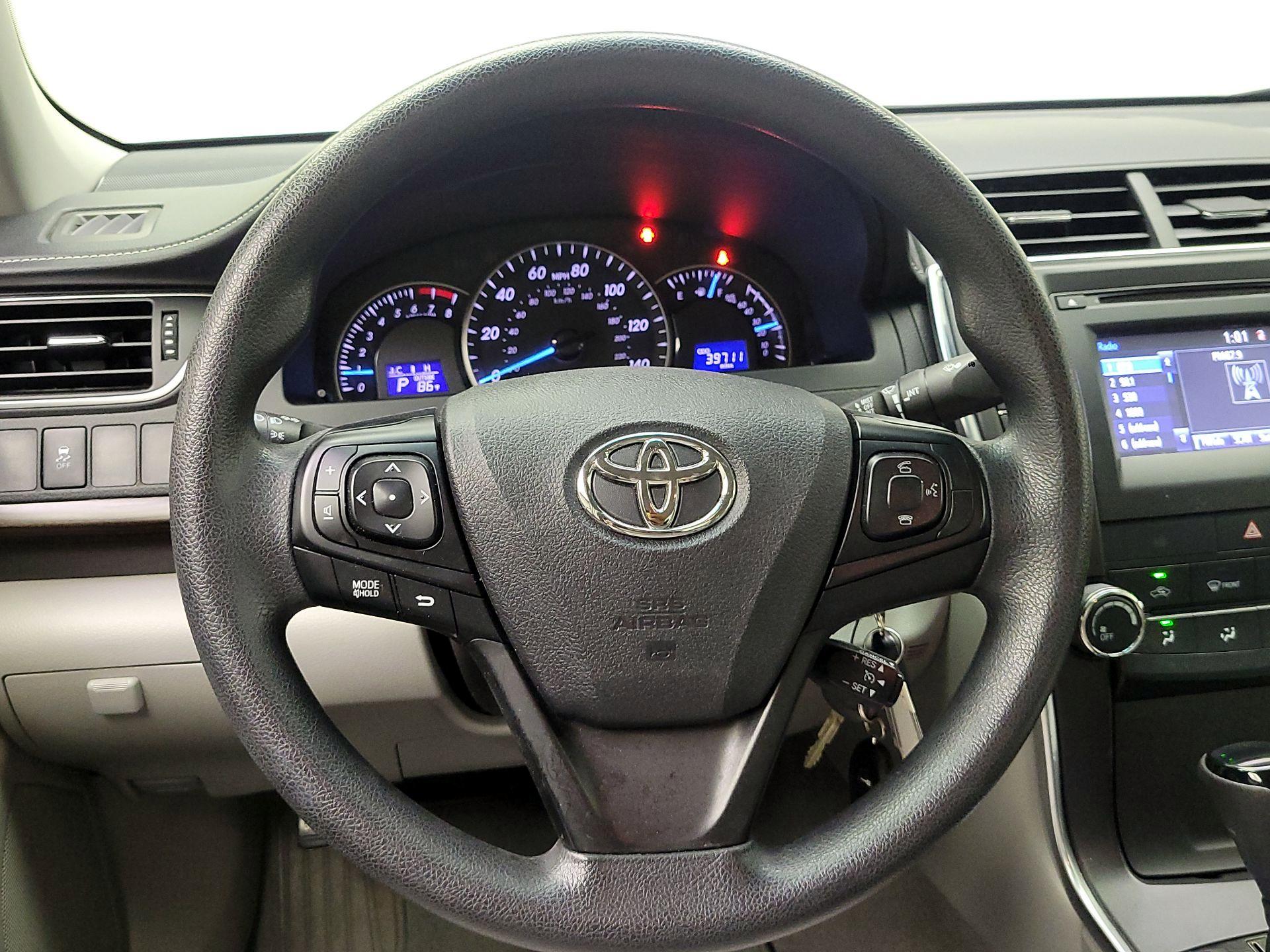 Thumbnail: 2015 Toyota Camry - 10