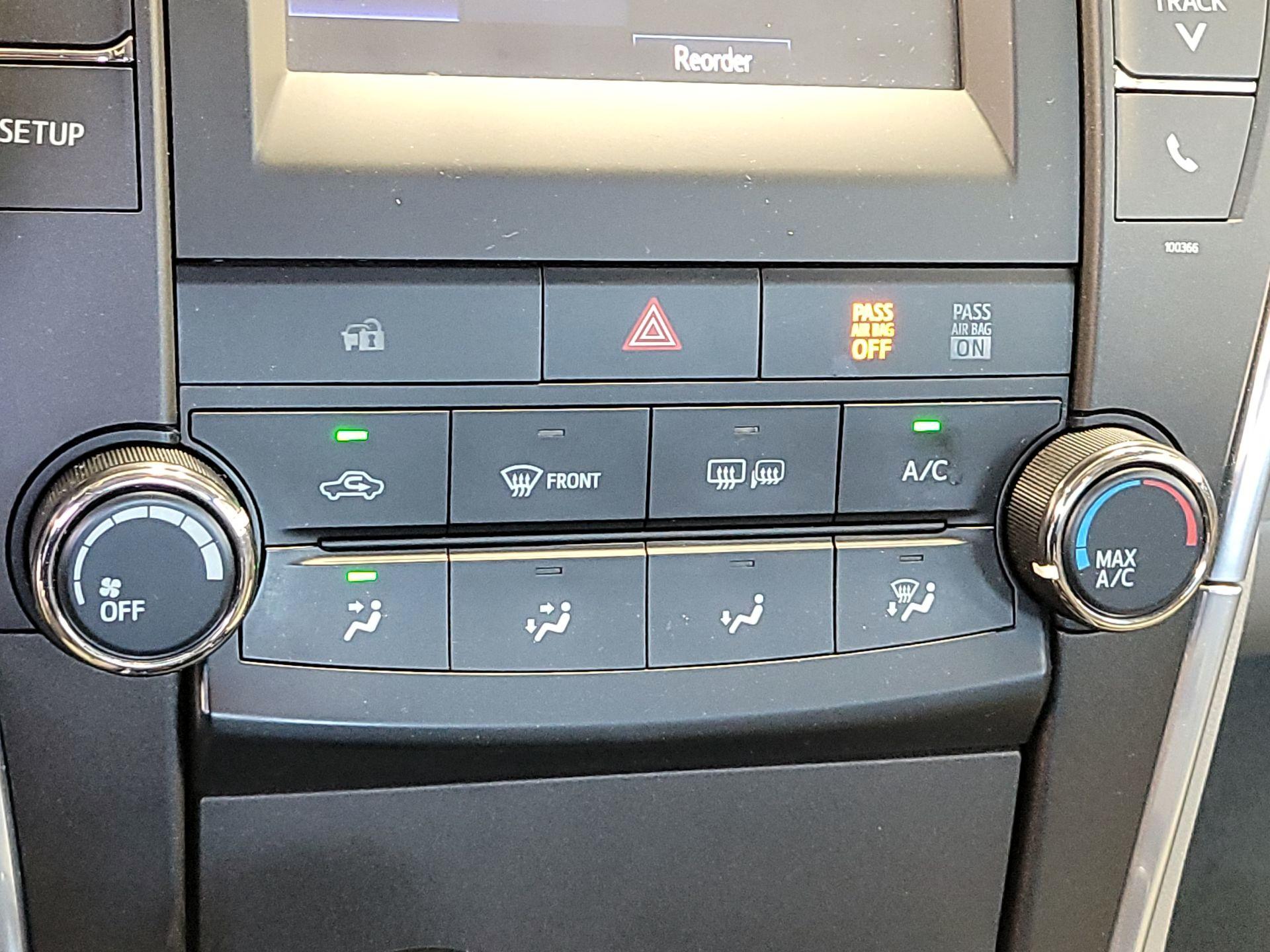 Thumbnail: 2015 Toyota Camry - 16