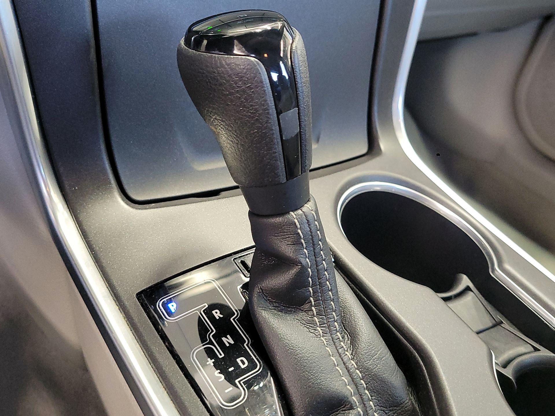 Thumbnail: 2015 Toyota Camry - 17