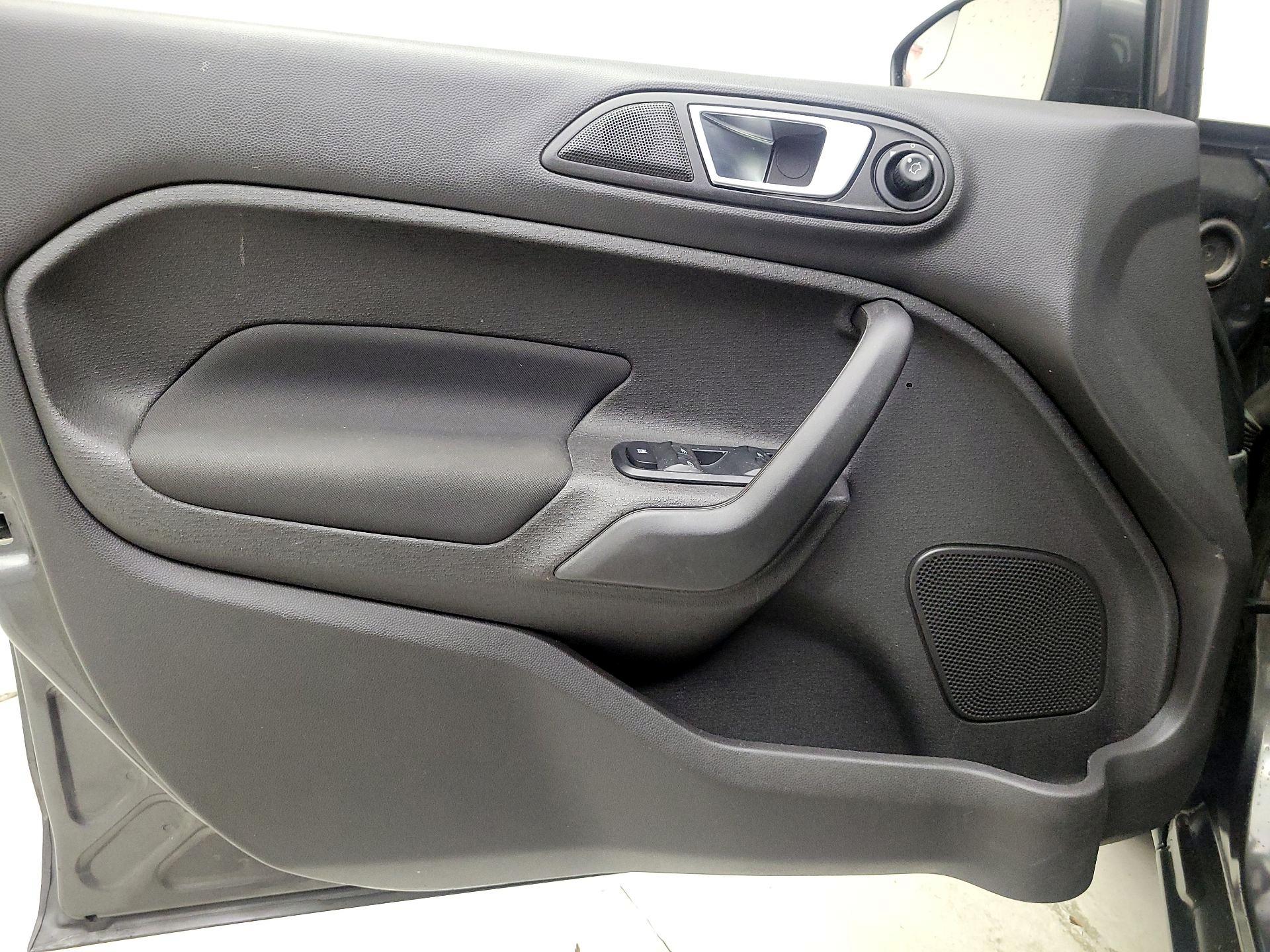 Thumbnail: 2015 Ford Fiesta - 12