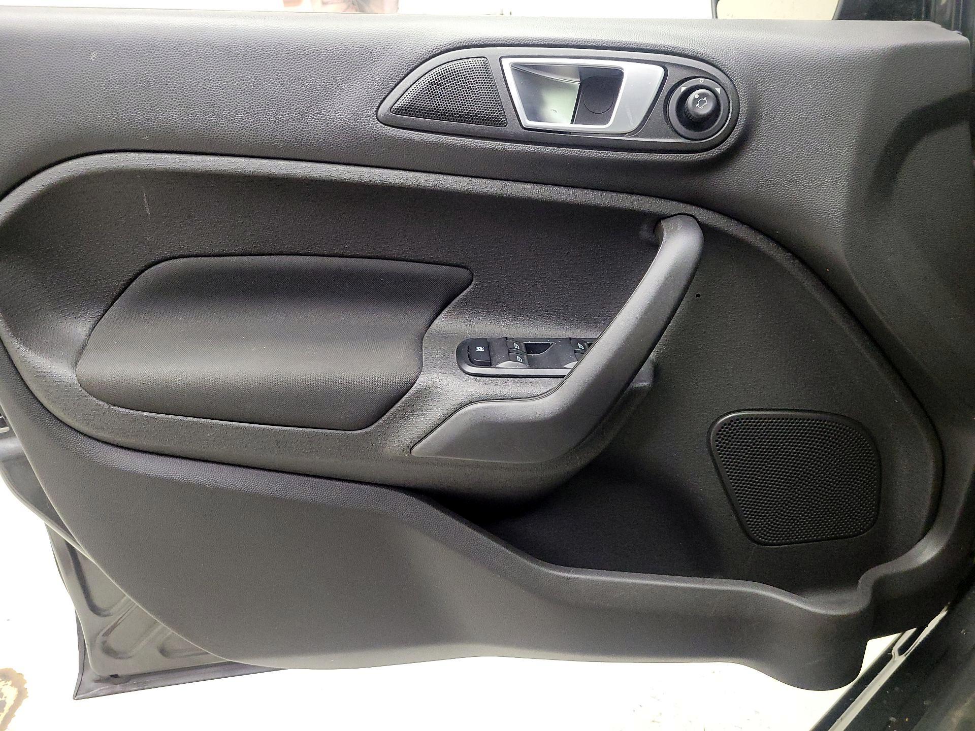 Thumbnail: 2015 Ford Fiesta - 13