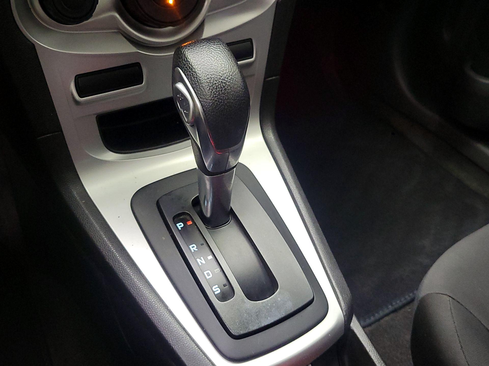 Thumbnail: 2015 Ford Fiesta - 16
