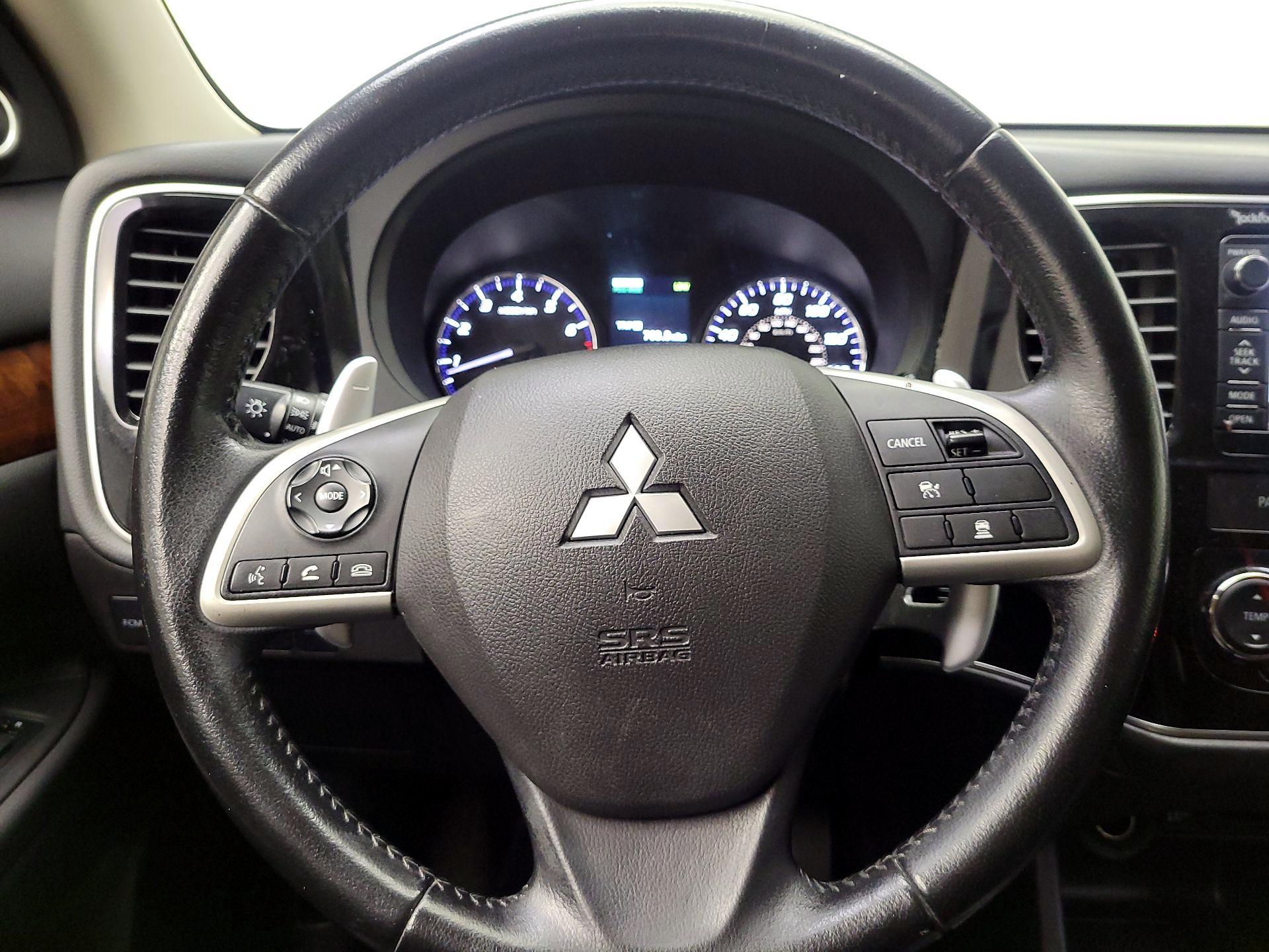Thumbnail: 2014 Mitsubishi Outlander - 10
