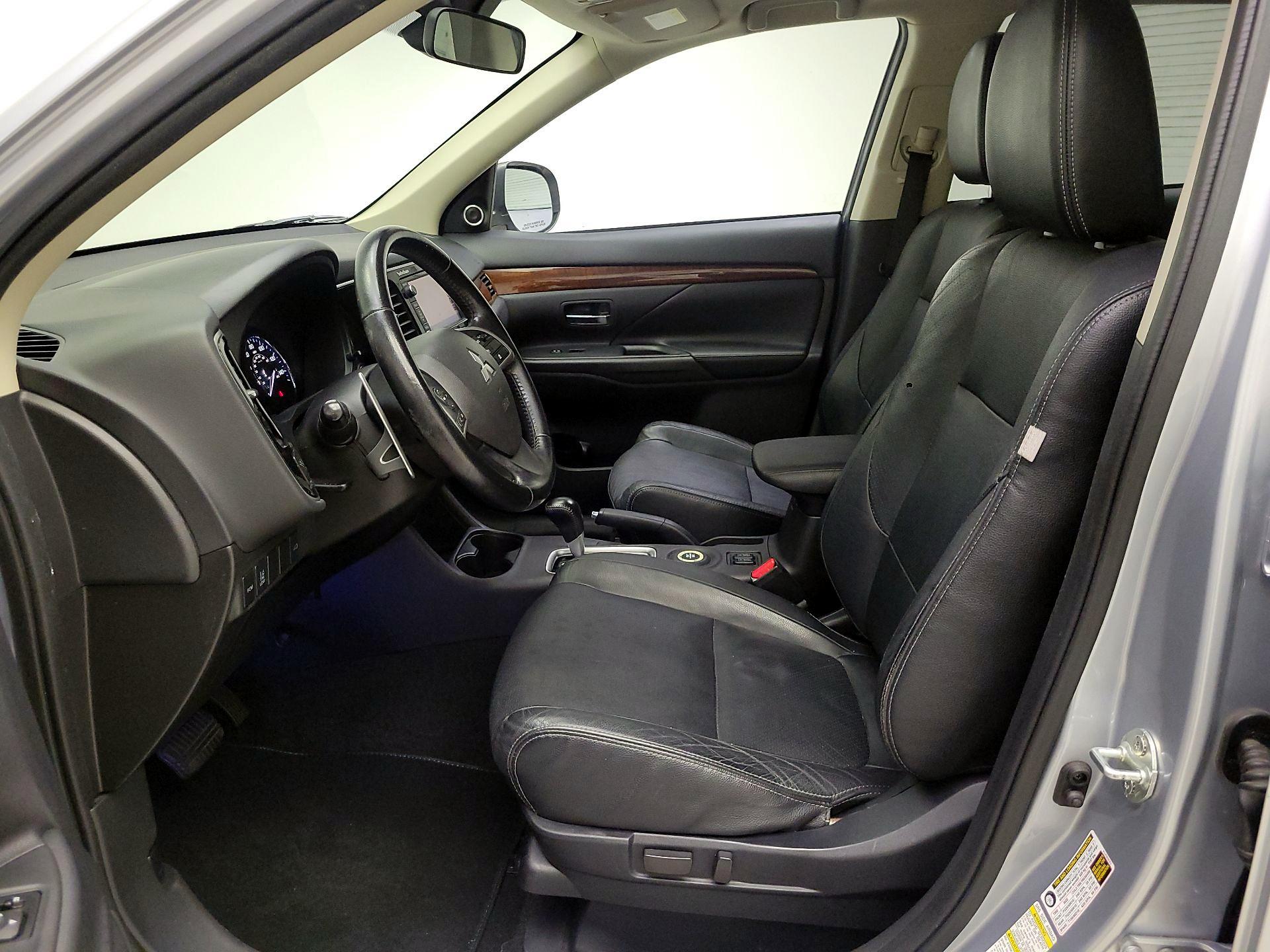 Thumbnail: 2014 Mitsubishi Outlander - 11