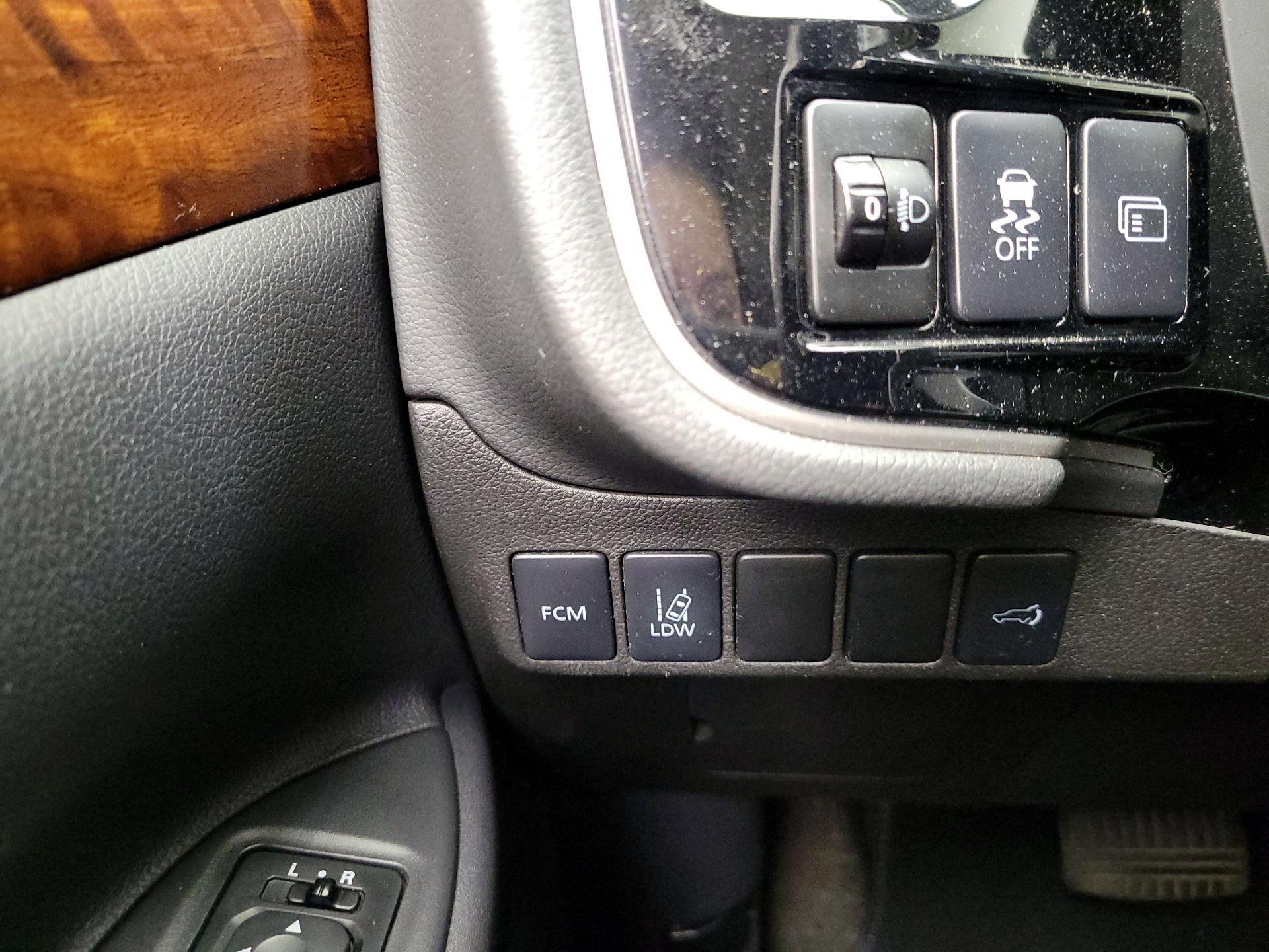 Thumbnail: 2014 Mitsubishi Outlander - 13
