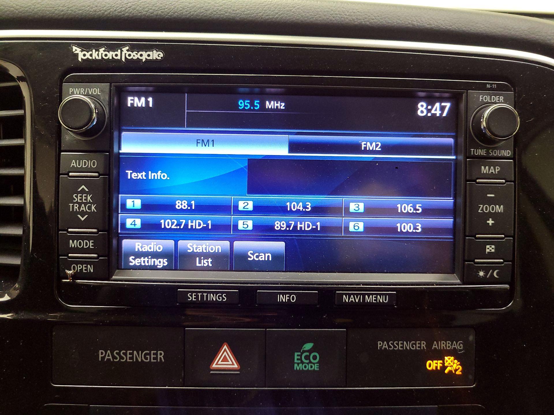 Thumbnail: 2014 Mitsubishi Outlander - 16