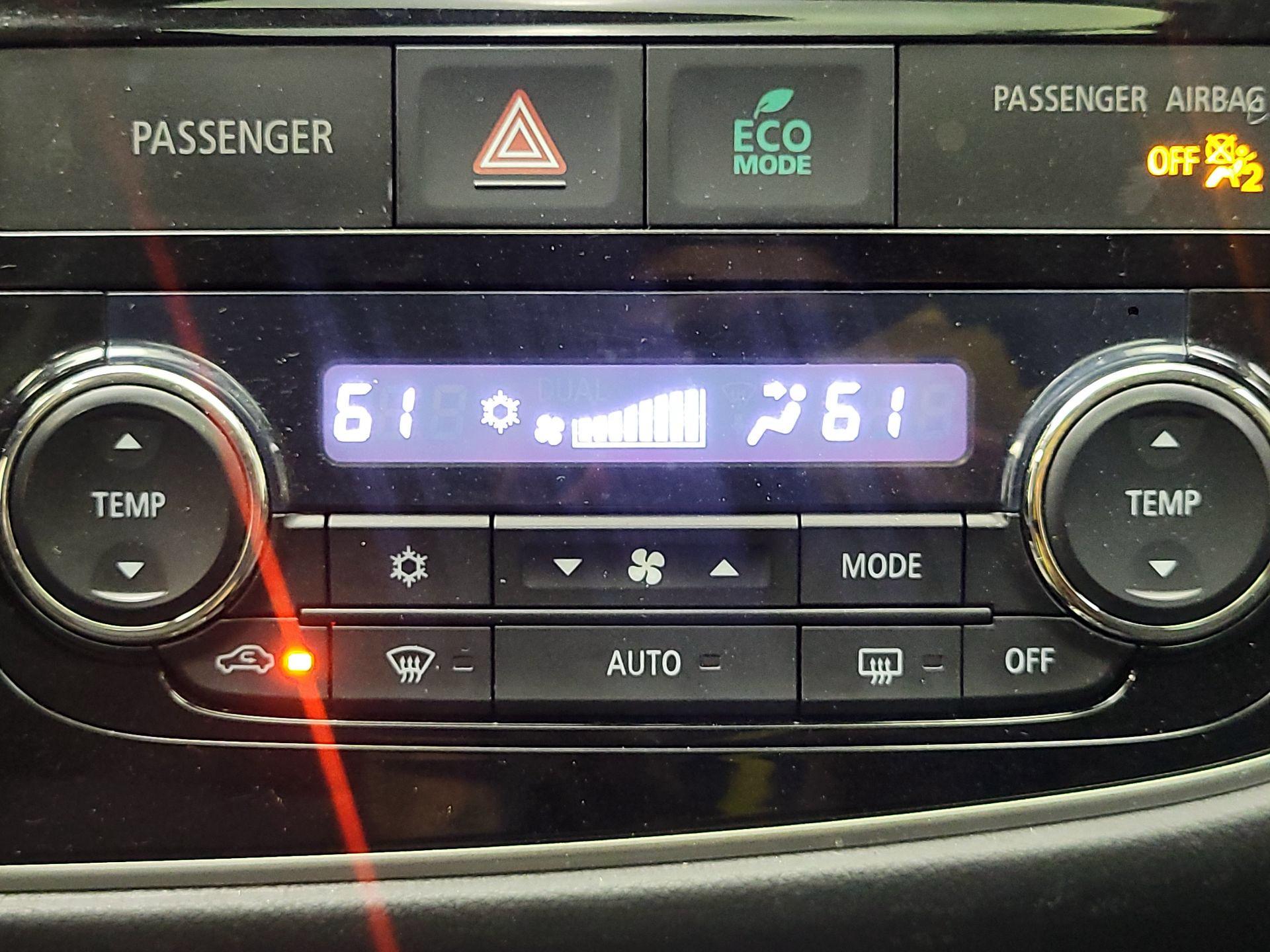 Thumbnail: 2014 Mitsubishi Outlander - 17