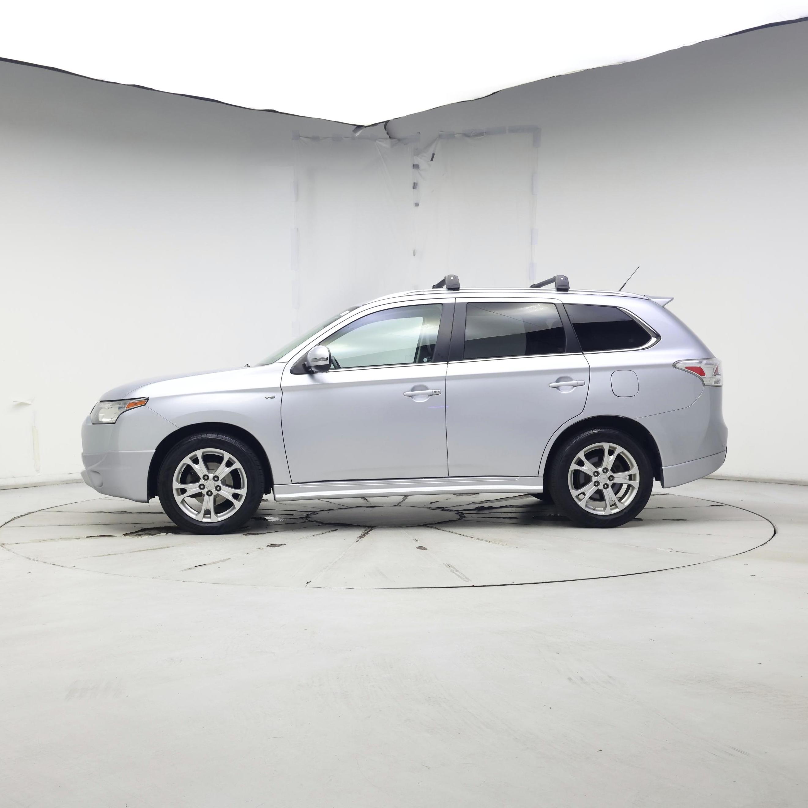 Thumbnail: 2014 Mitsubishi Outlander - 3