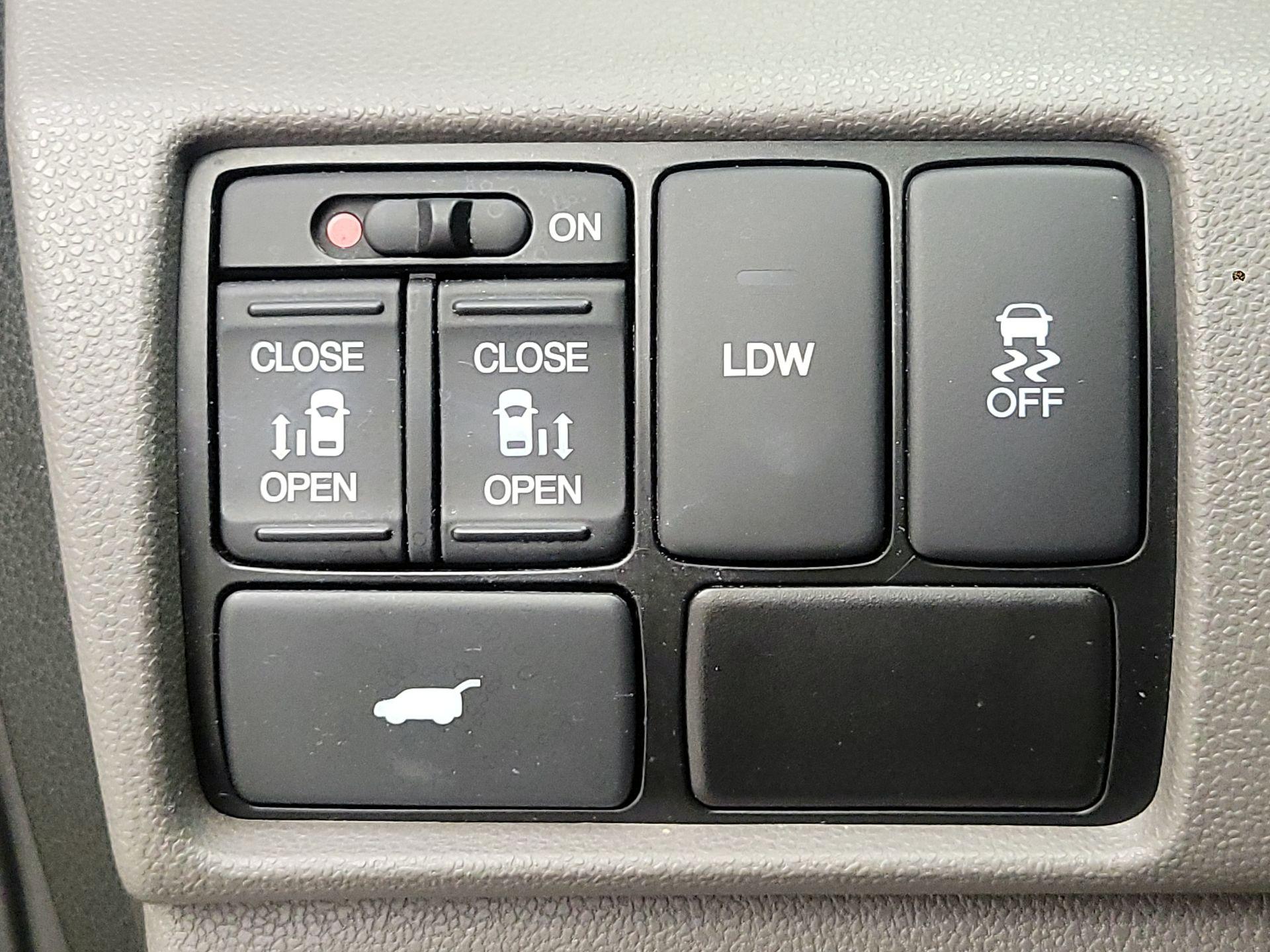 Thumbnail: 2015 Honda Odyssey - 13
