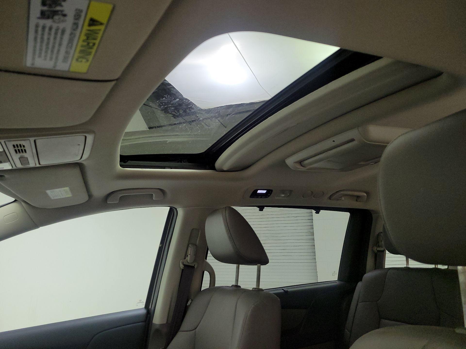 Thumbnail: 2015 Honda Odyssey - 19