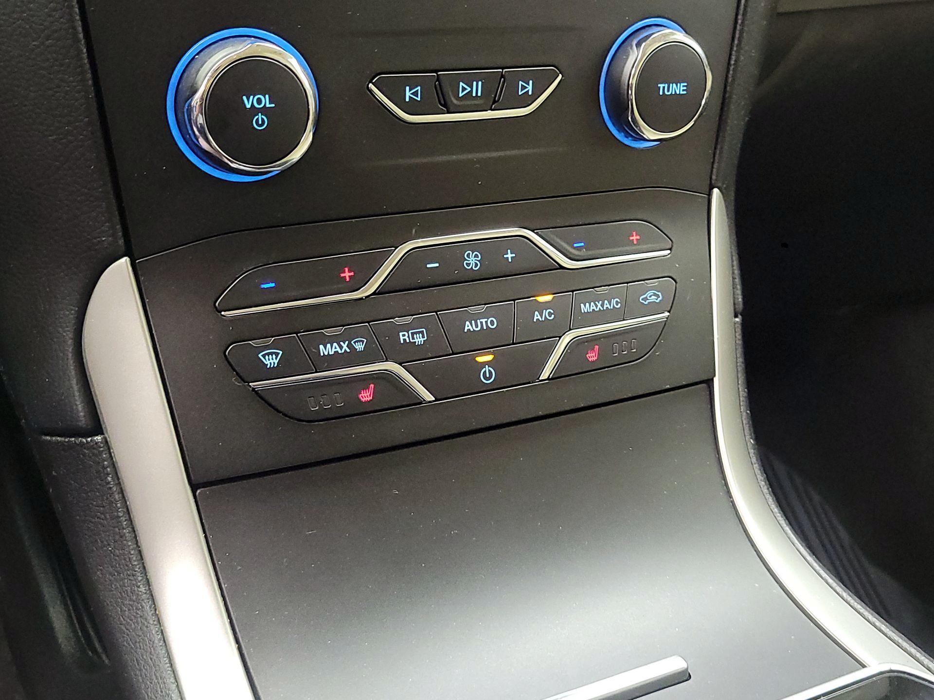 Thumbnail: 2020 Ford Edge - 17