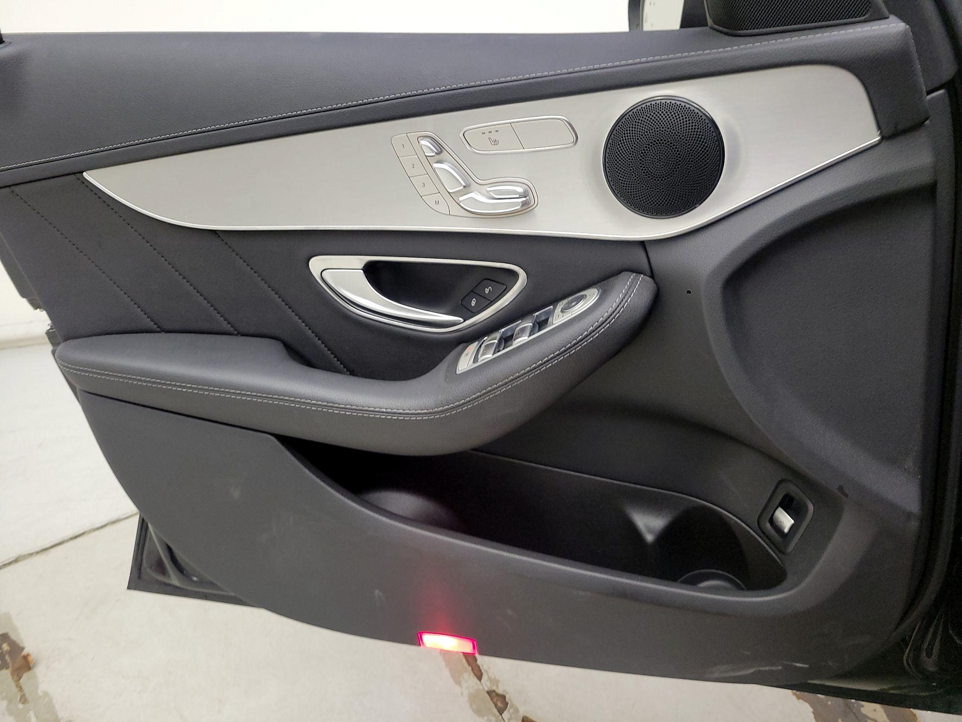 Thumbnail: 2016 Mercedes-Benz C-Class - 12