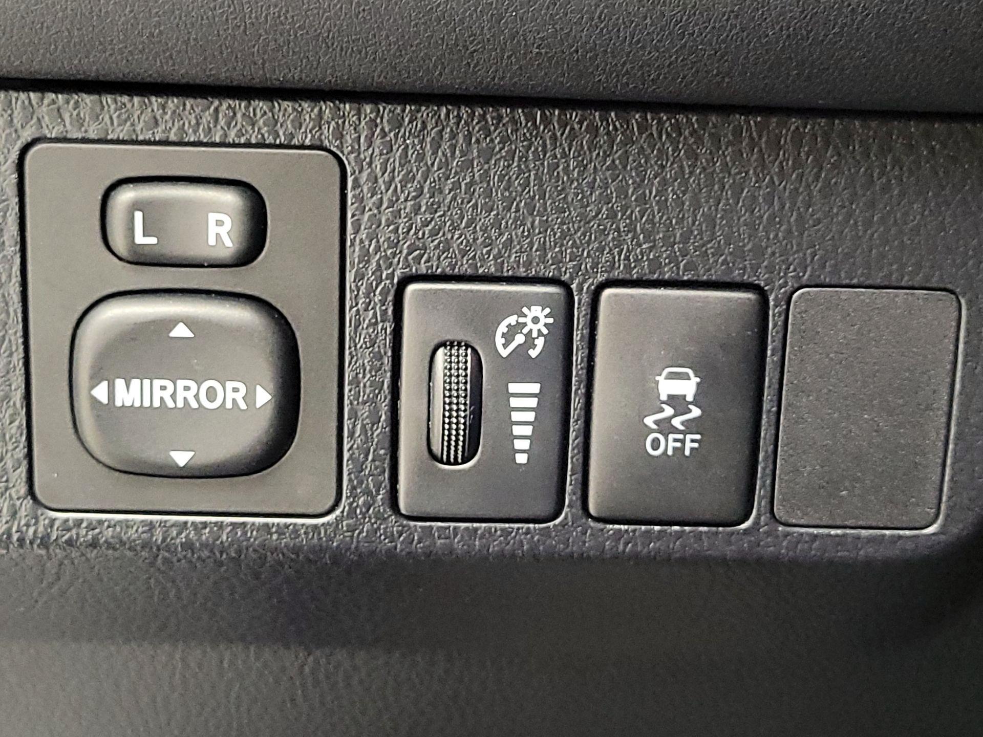Thumbnail: 2014 Toyota RAV4 - 13