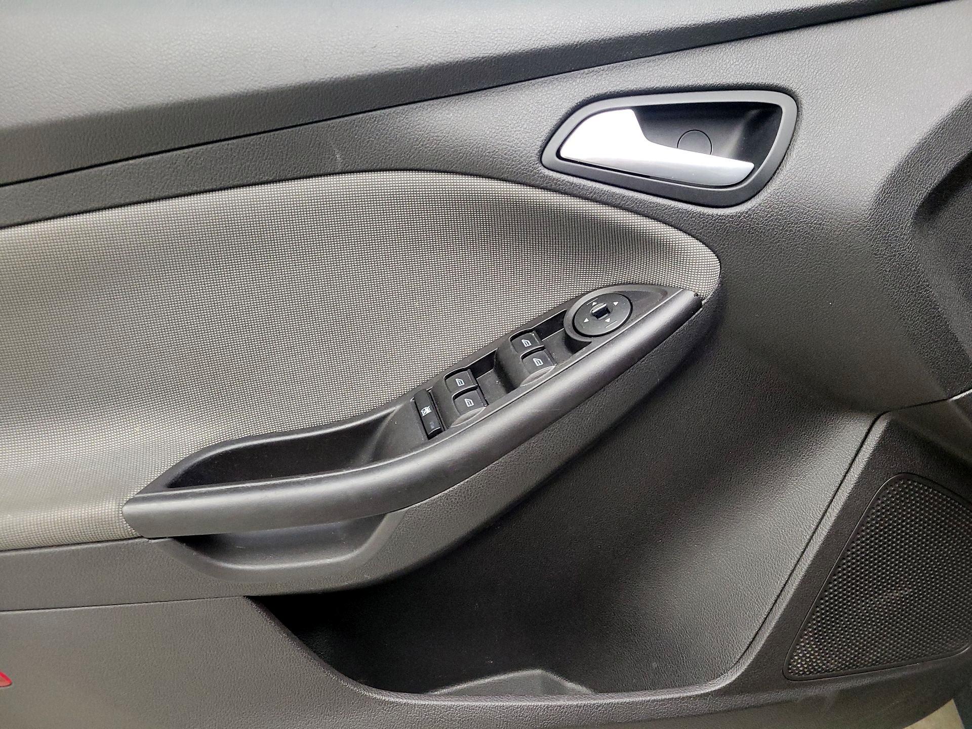 Thumbnail: 2014 Ford Focus - 12