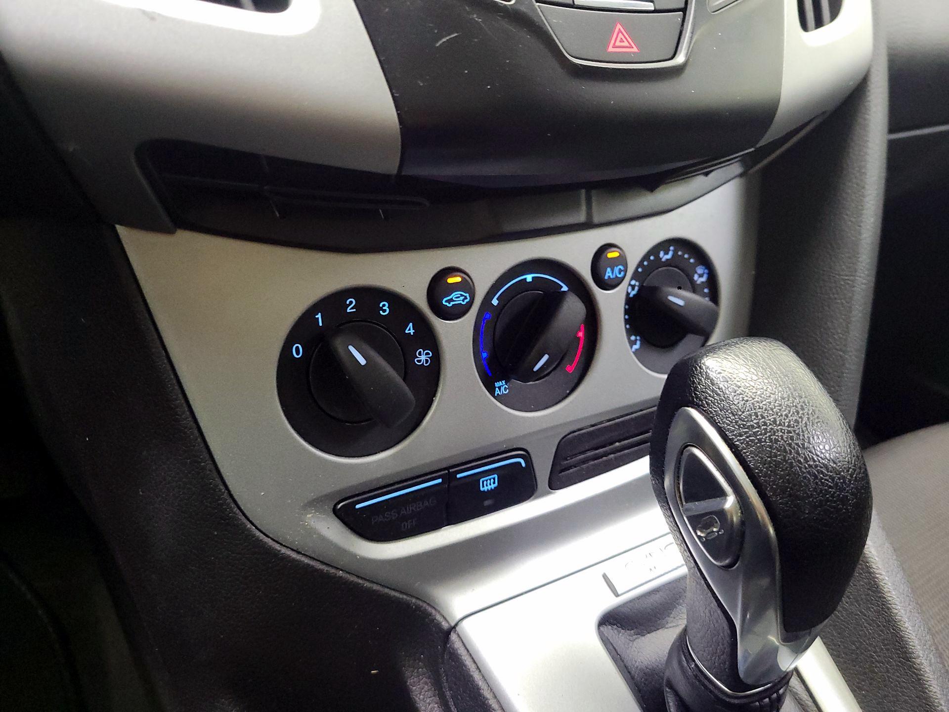Thumbnail: 2014 Ford Focus - 15