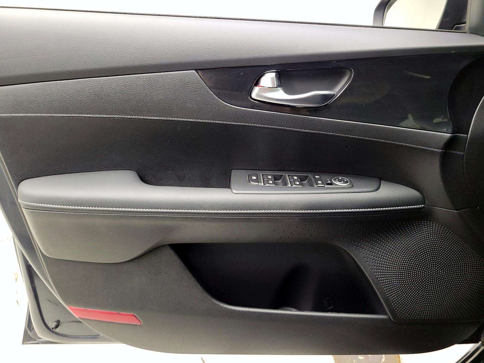 Thumbnail: 2023 Kia Forte - 12