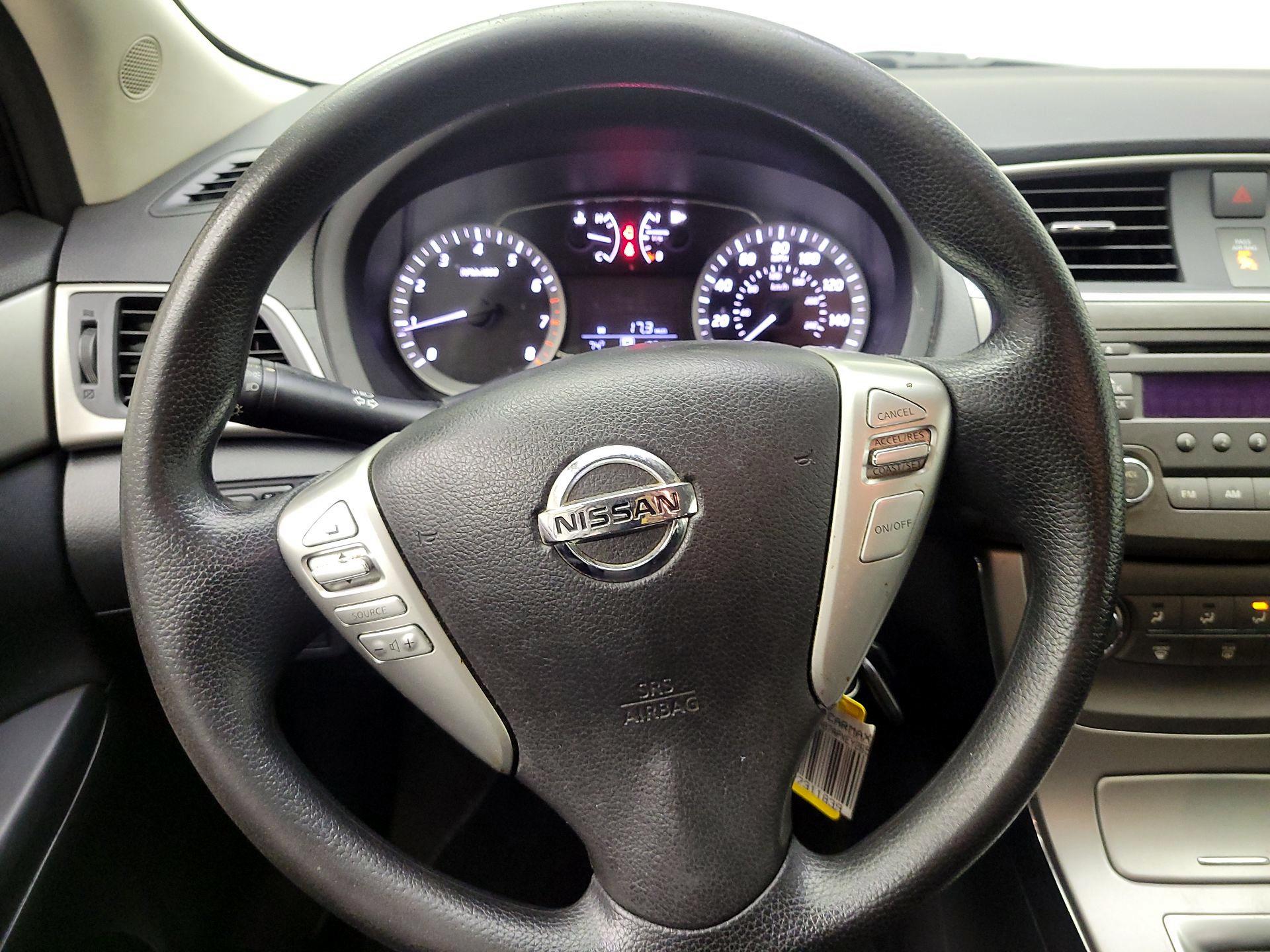 Thumbnail: 2014 Nissan Sentra - 10