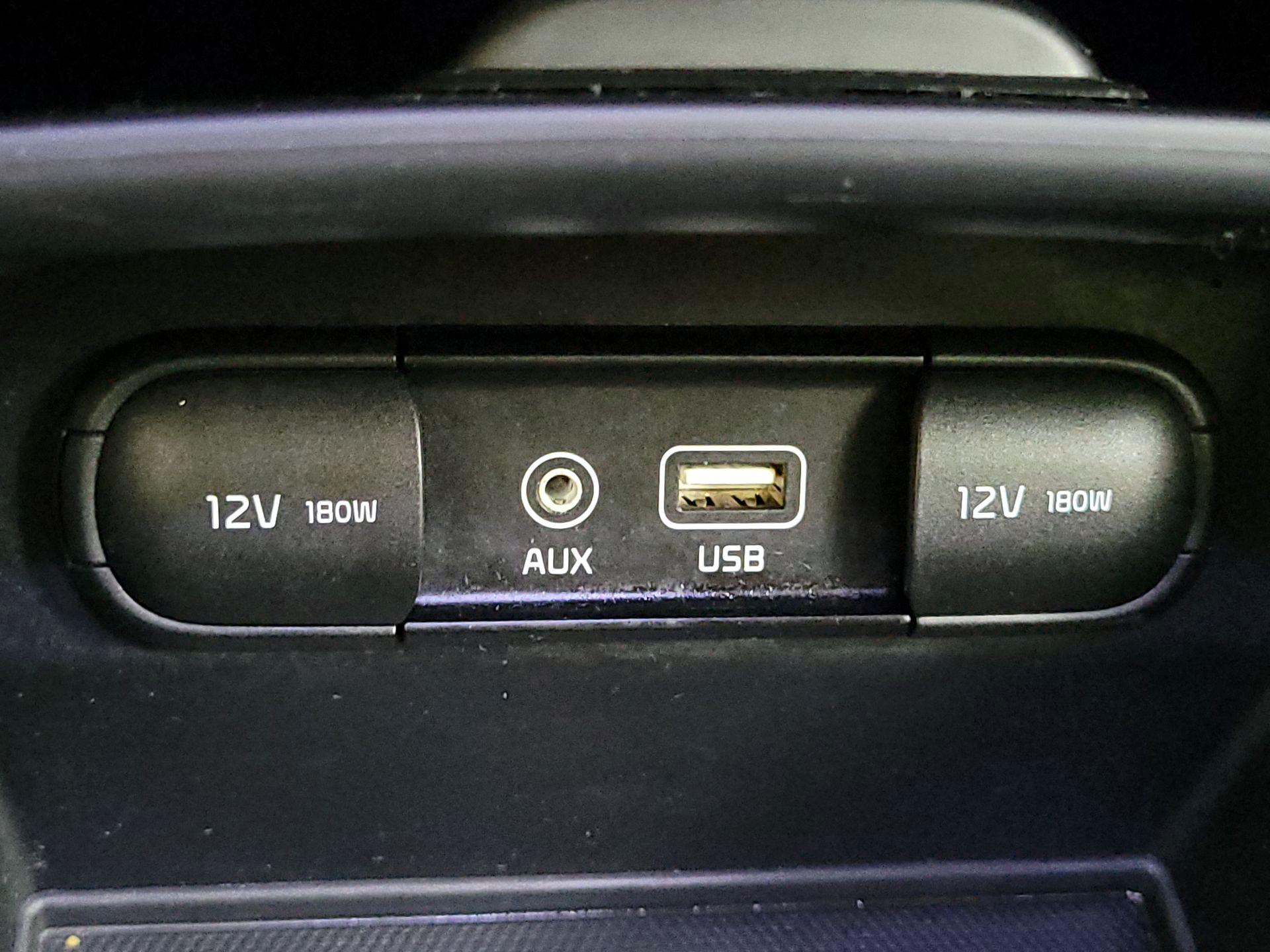 Thumbnail: 2016 Kia Sorento - 18