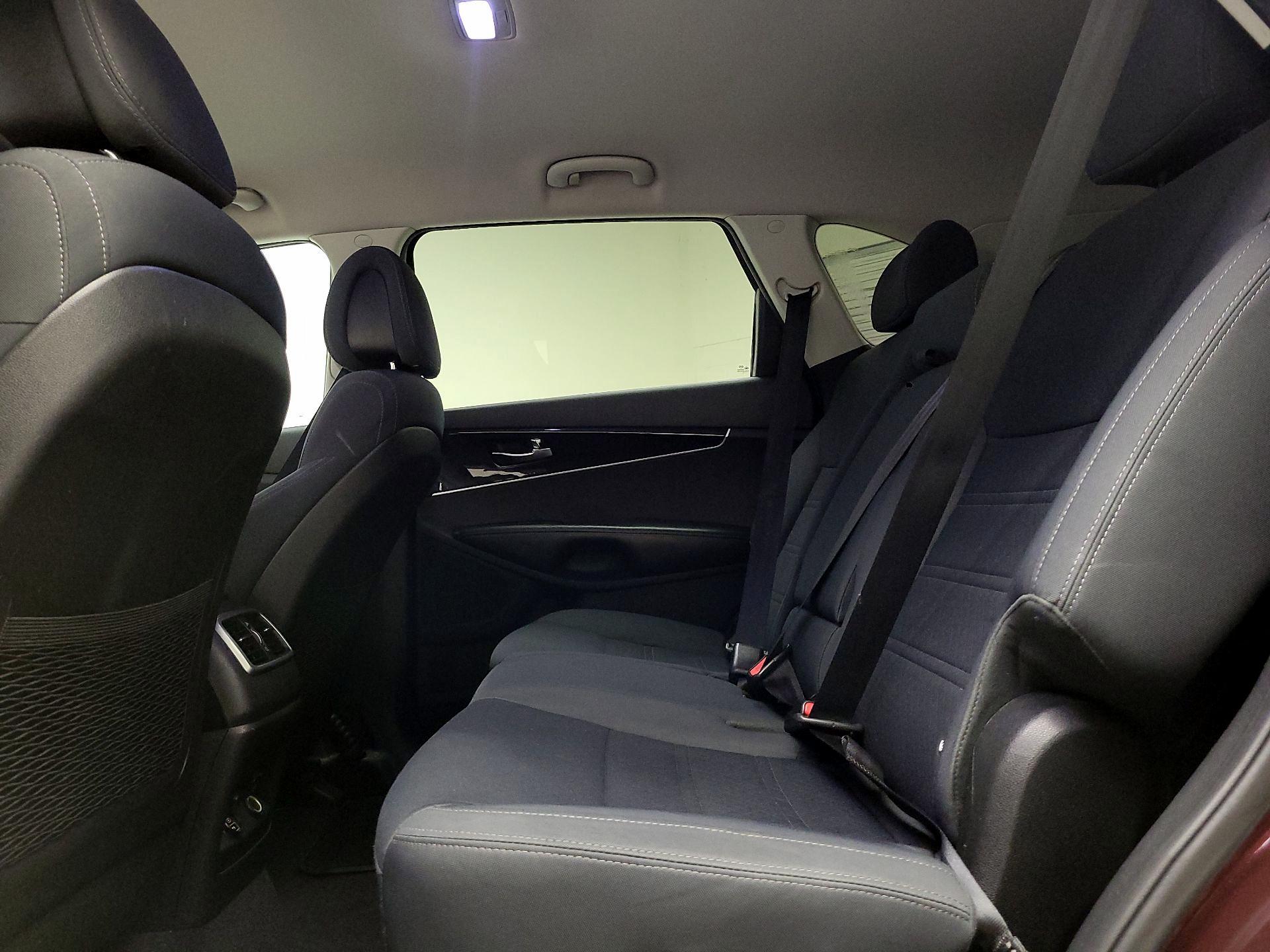 Thumbnail: 2016 Kia Sorento - 19