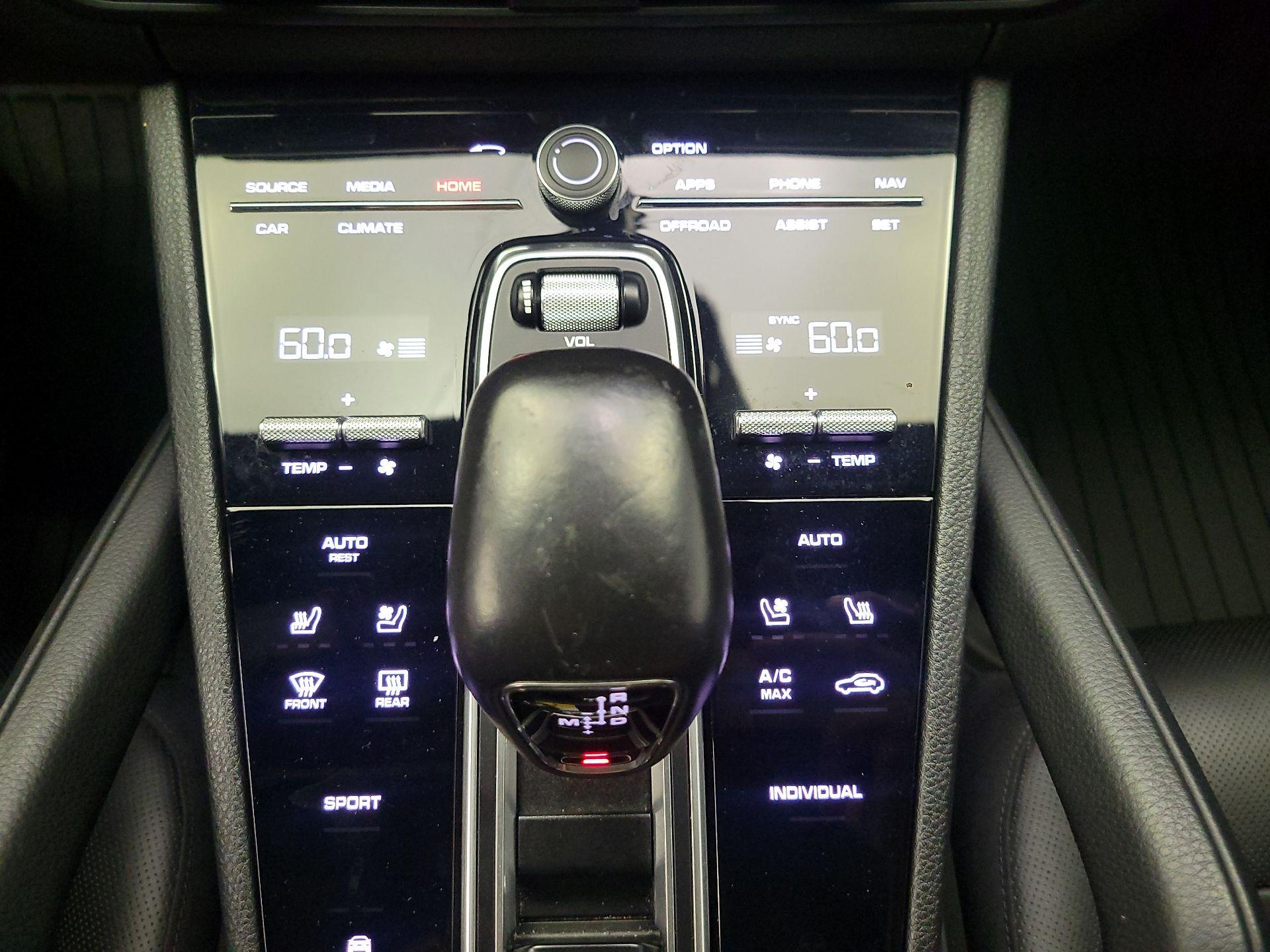 Thumbnail: 2020 Porsche Cayenne - 17