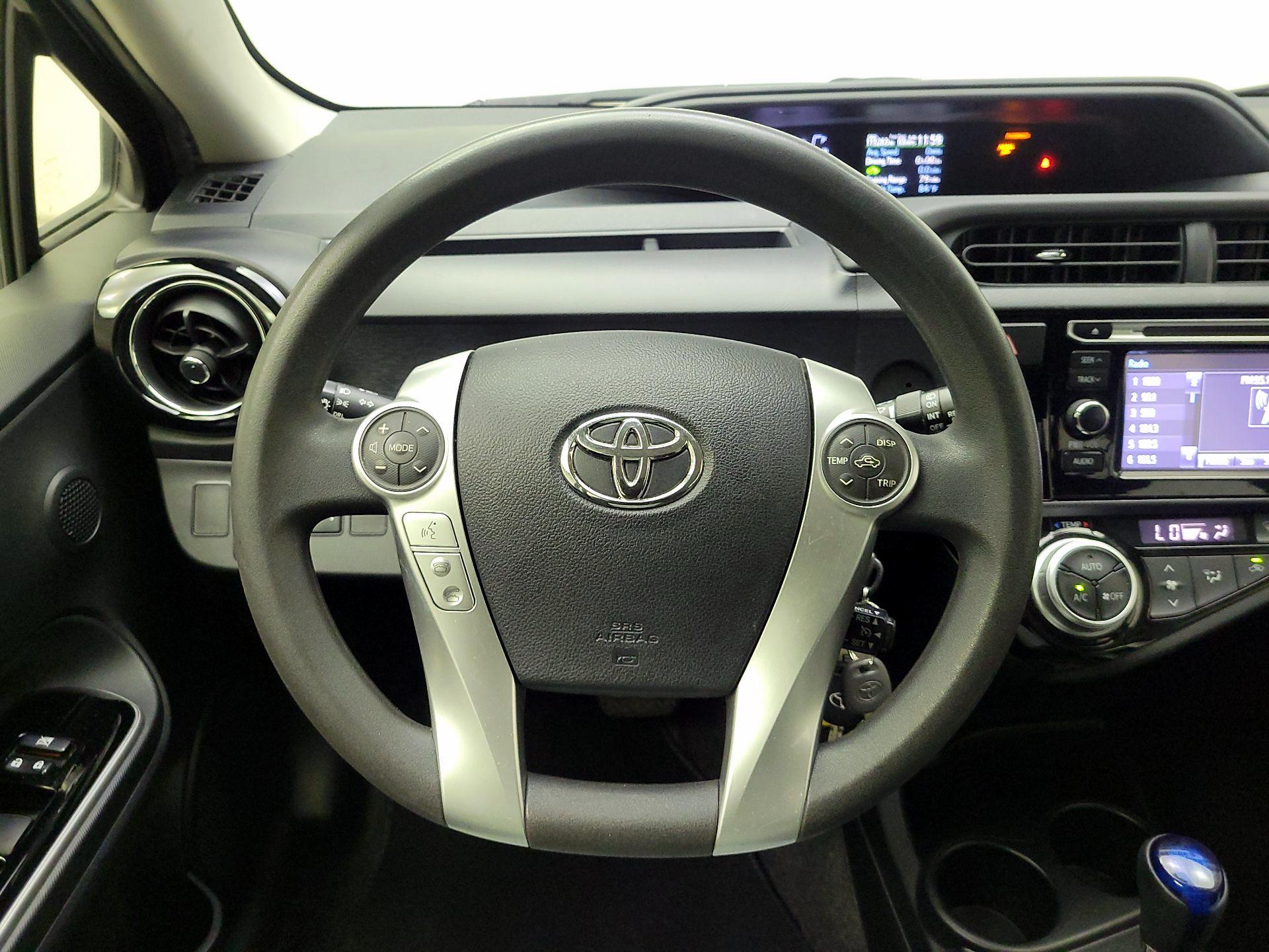 Thumbnail: 2016 Toyota Prius c - 10