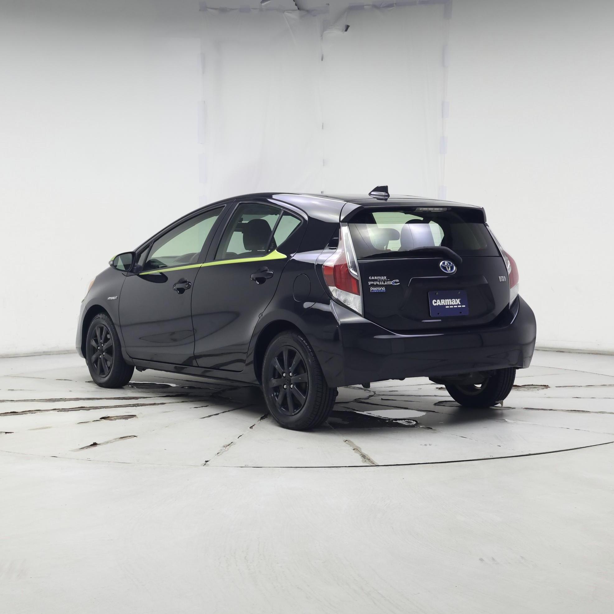 Thumbnail: 2016 Toyota Prius c - 2