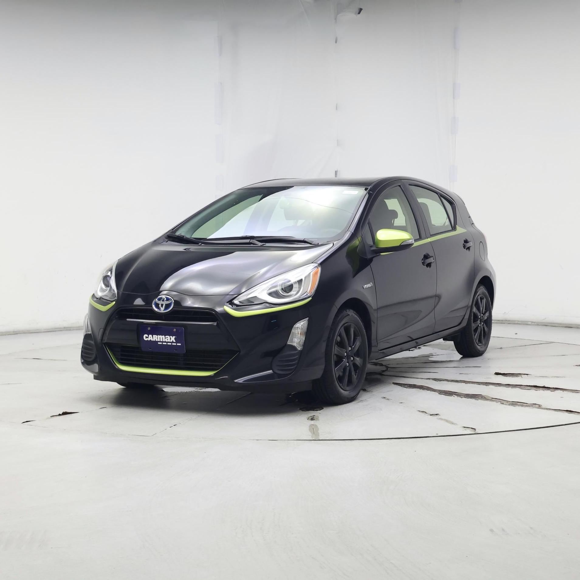 Thumbnail: 2016 Toyota Prius c - 4