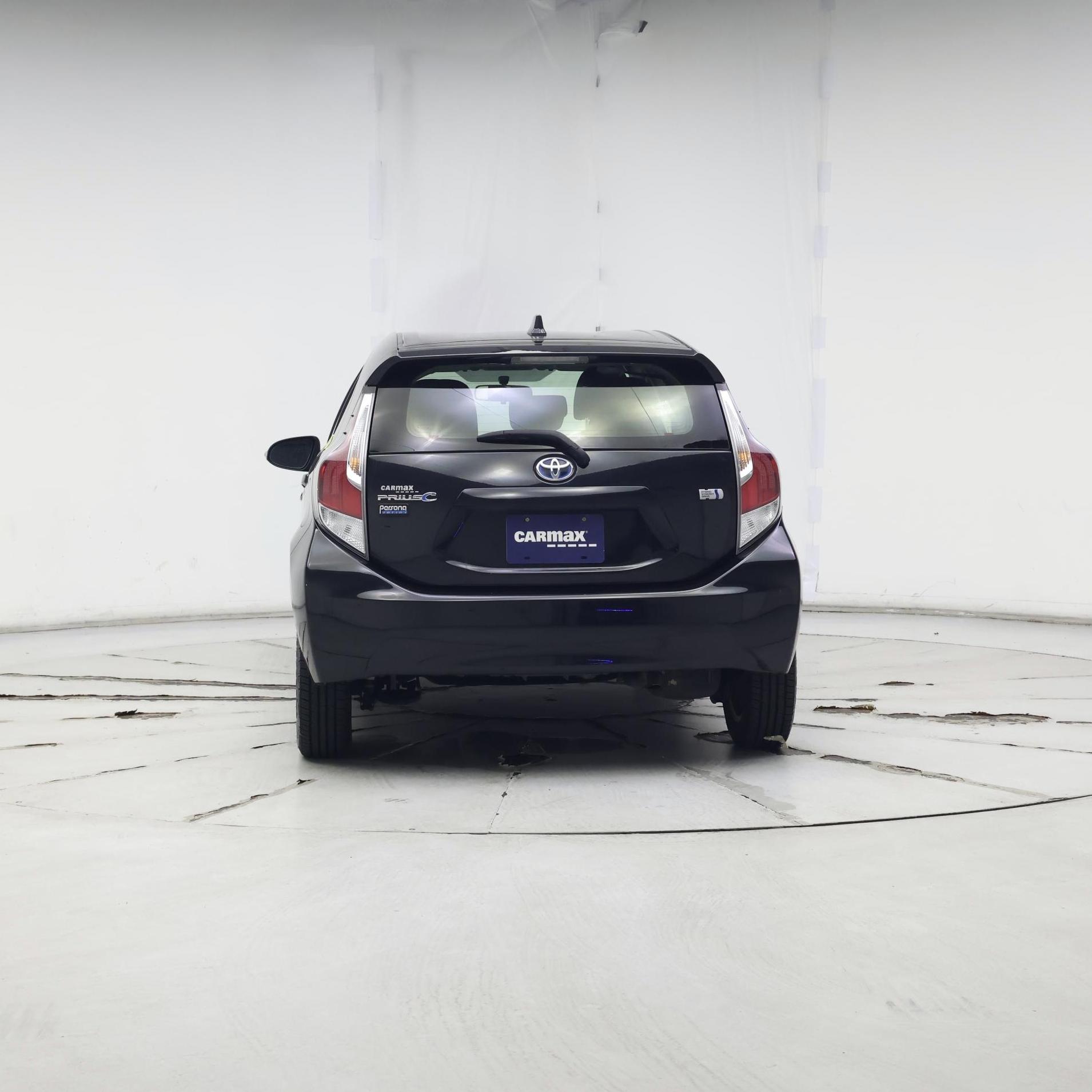Thumbnail: 2016 Toyota Prius c - 6