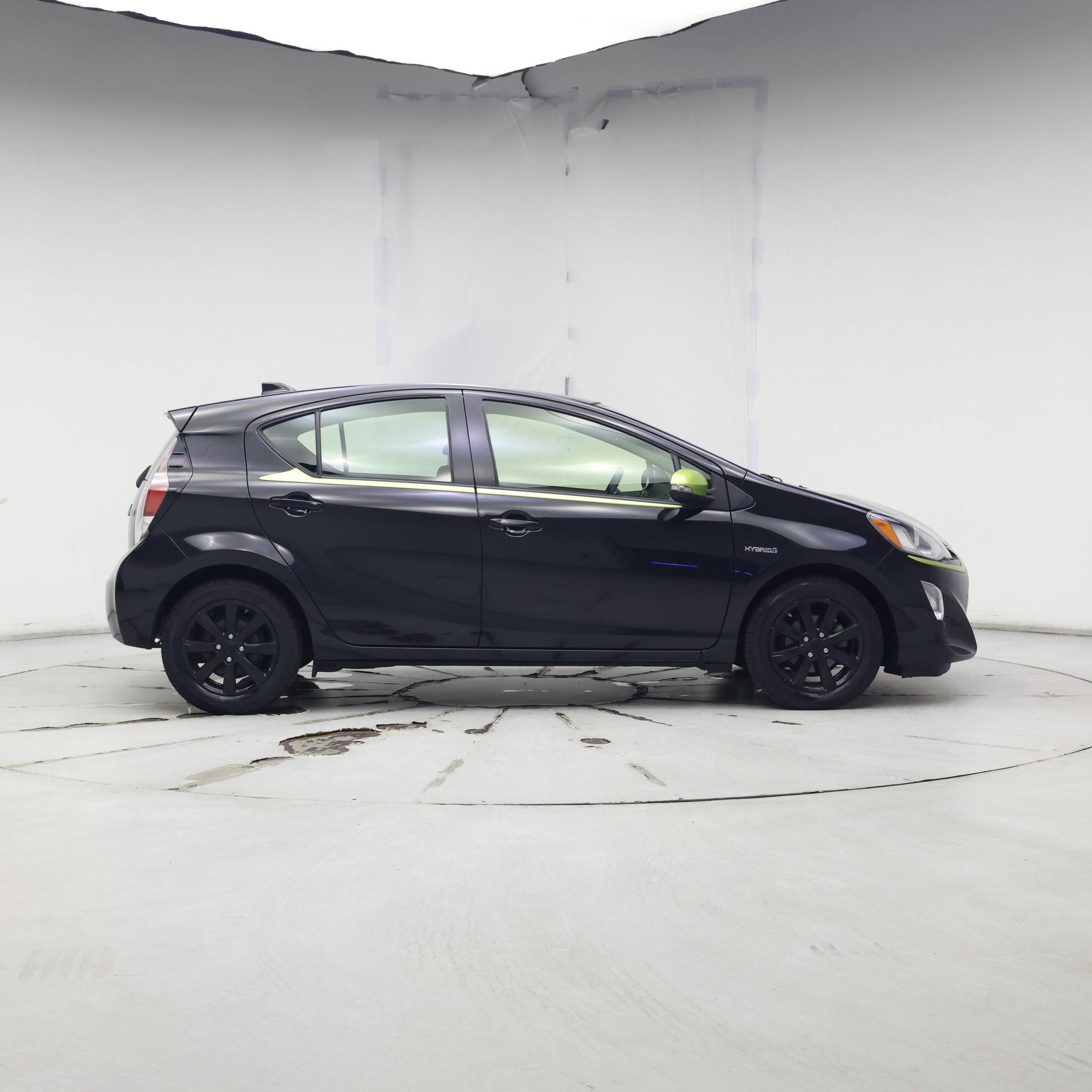 Thumbnail: 2016 Toyota Prius c - 7