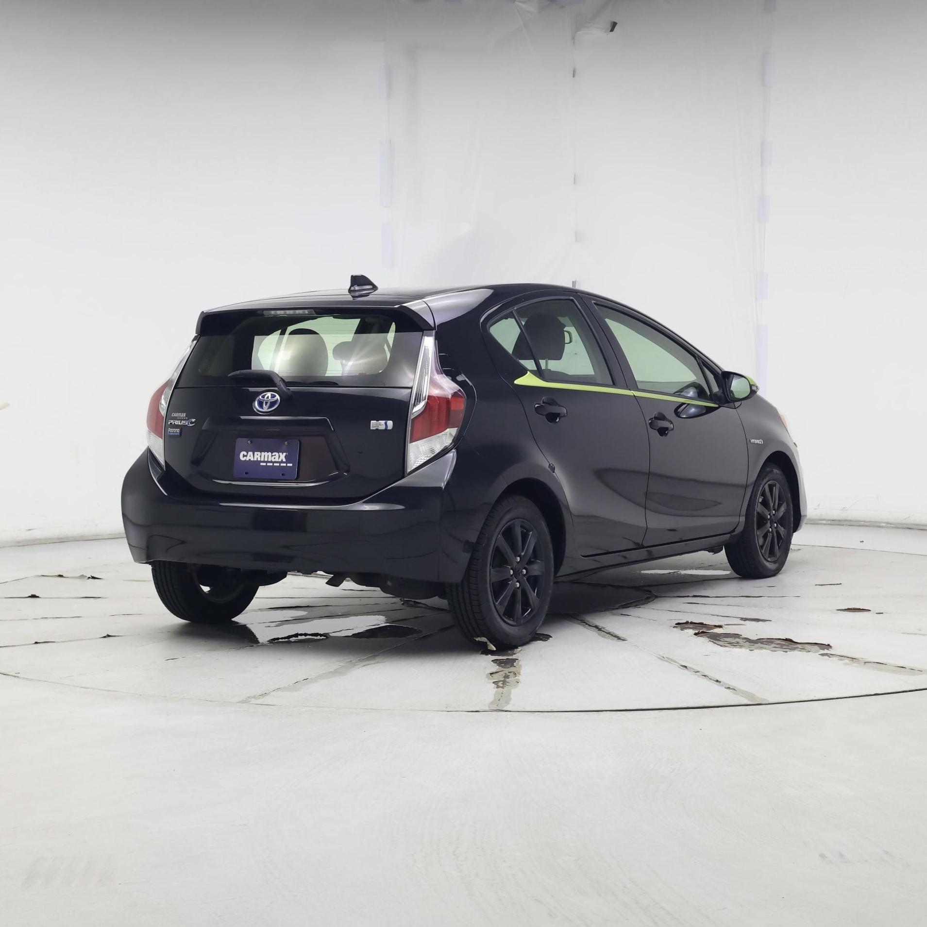 Thumbnail: 2016 Toyota Prius c - 8