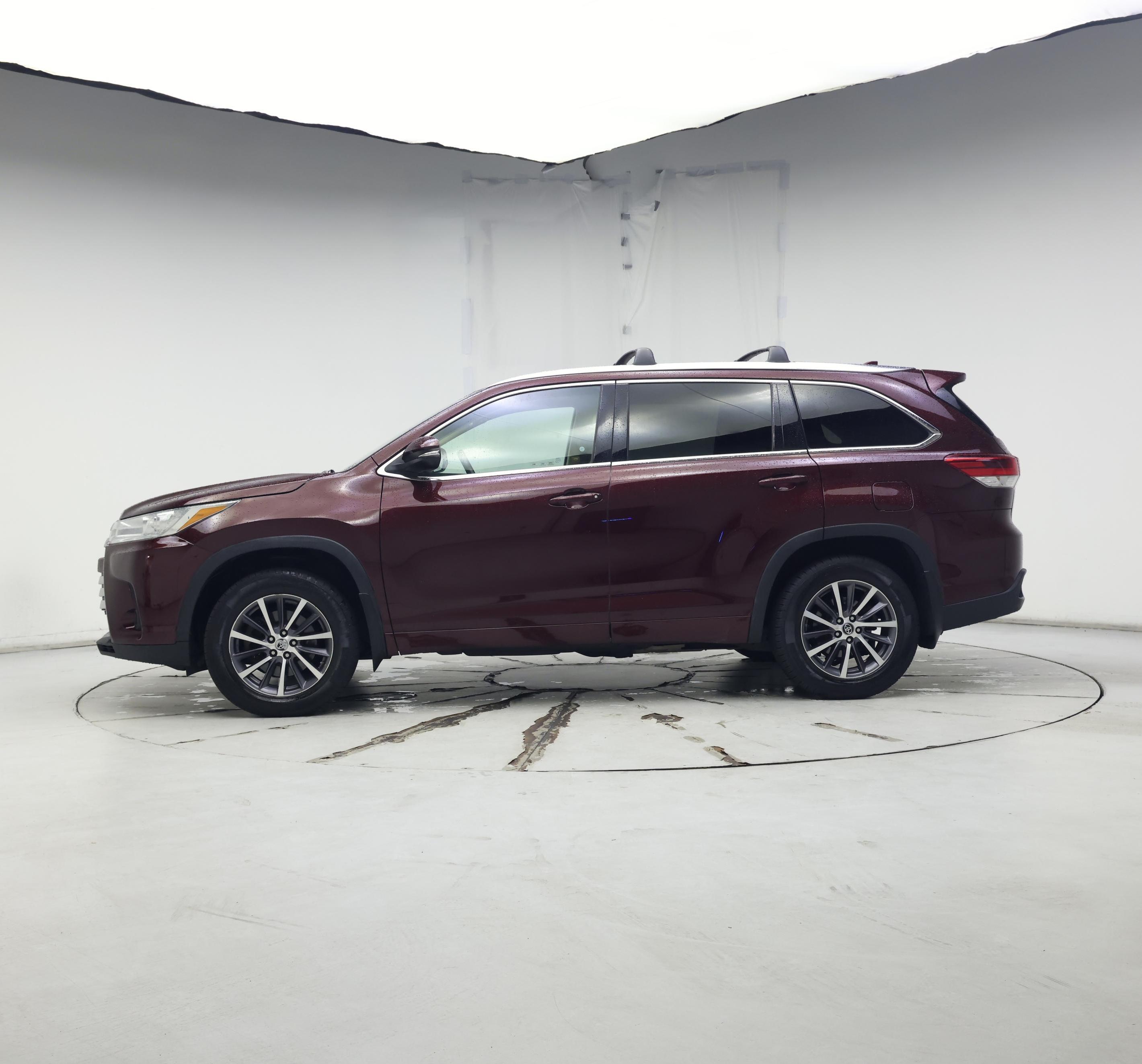 Thumbnail: 2017 Toyota Highlander - 3