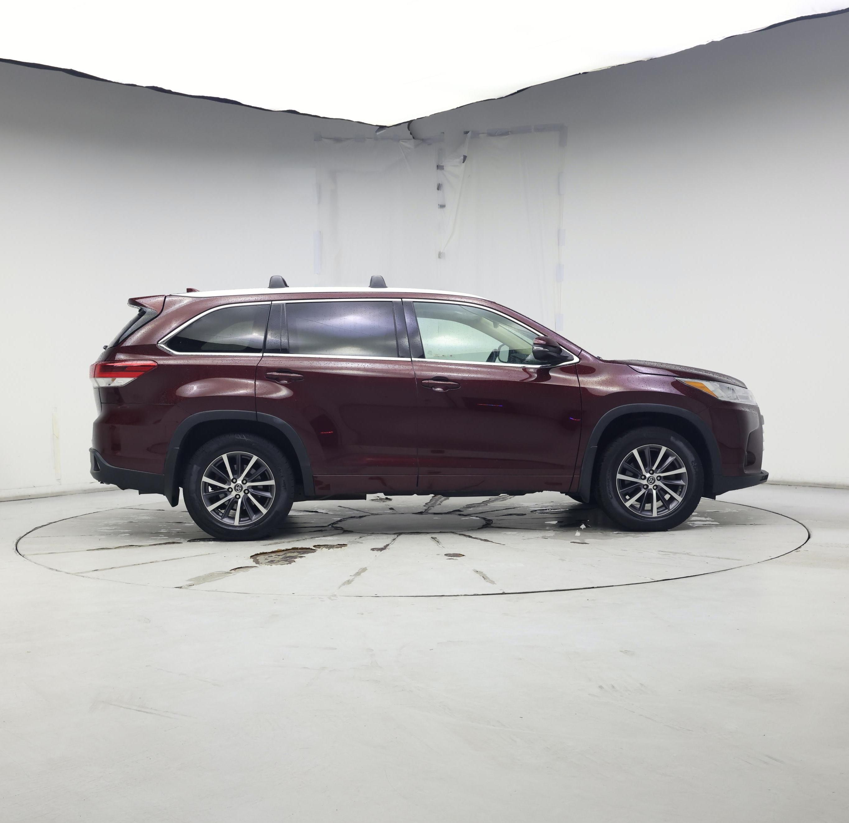 Thumbnail: 2017 Toyota Highlander - 7