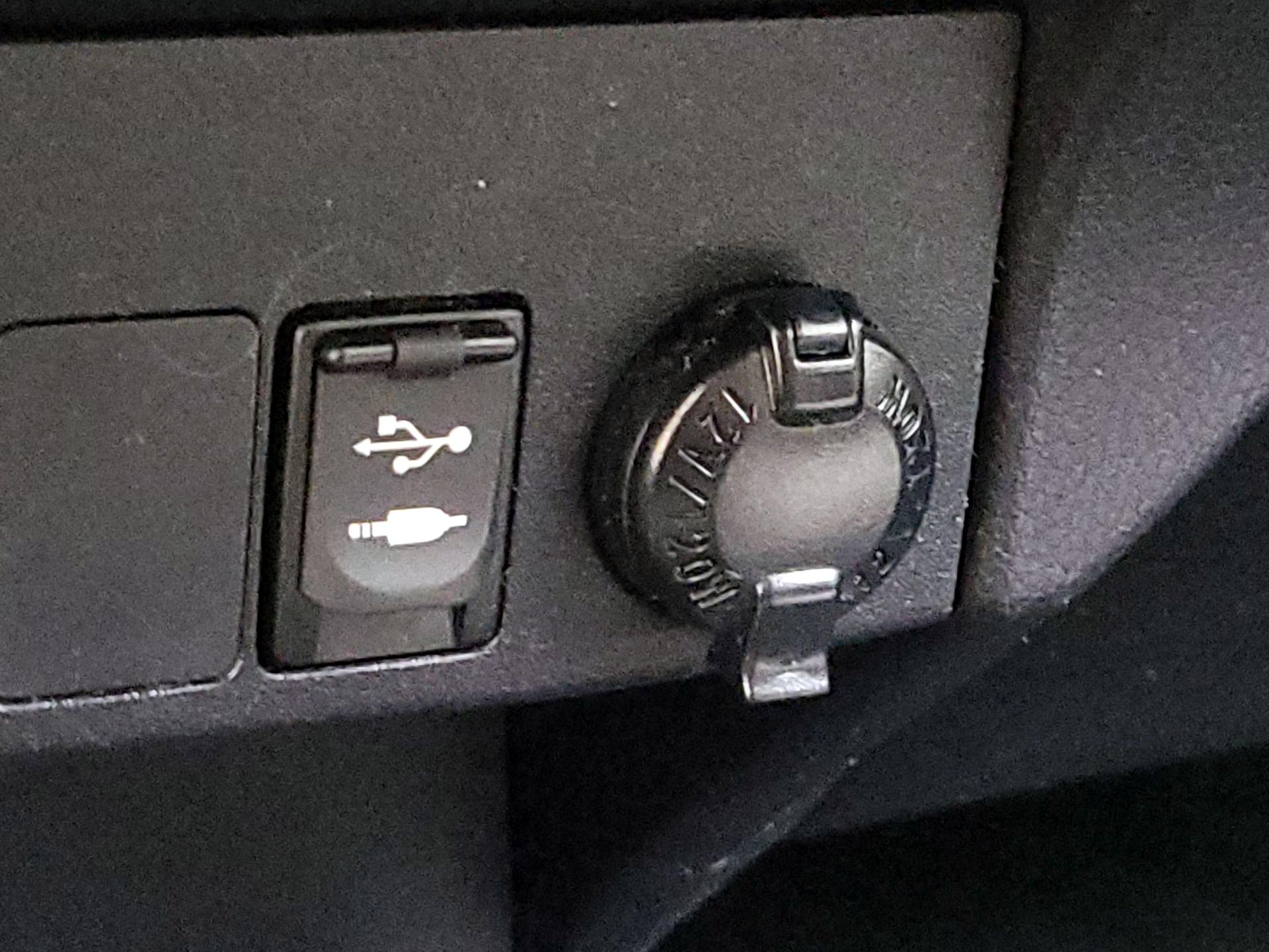 Thumbnail: 2014 Toyota RAV4 - 18