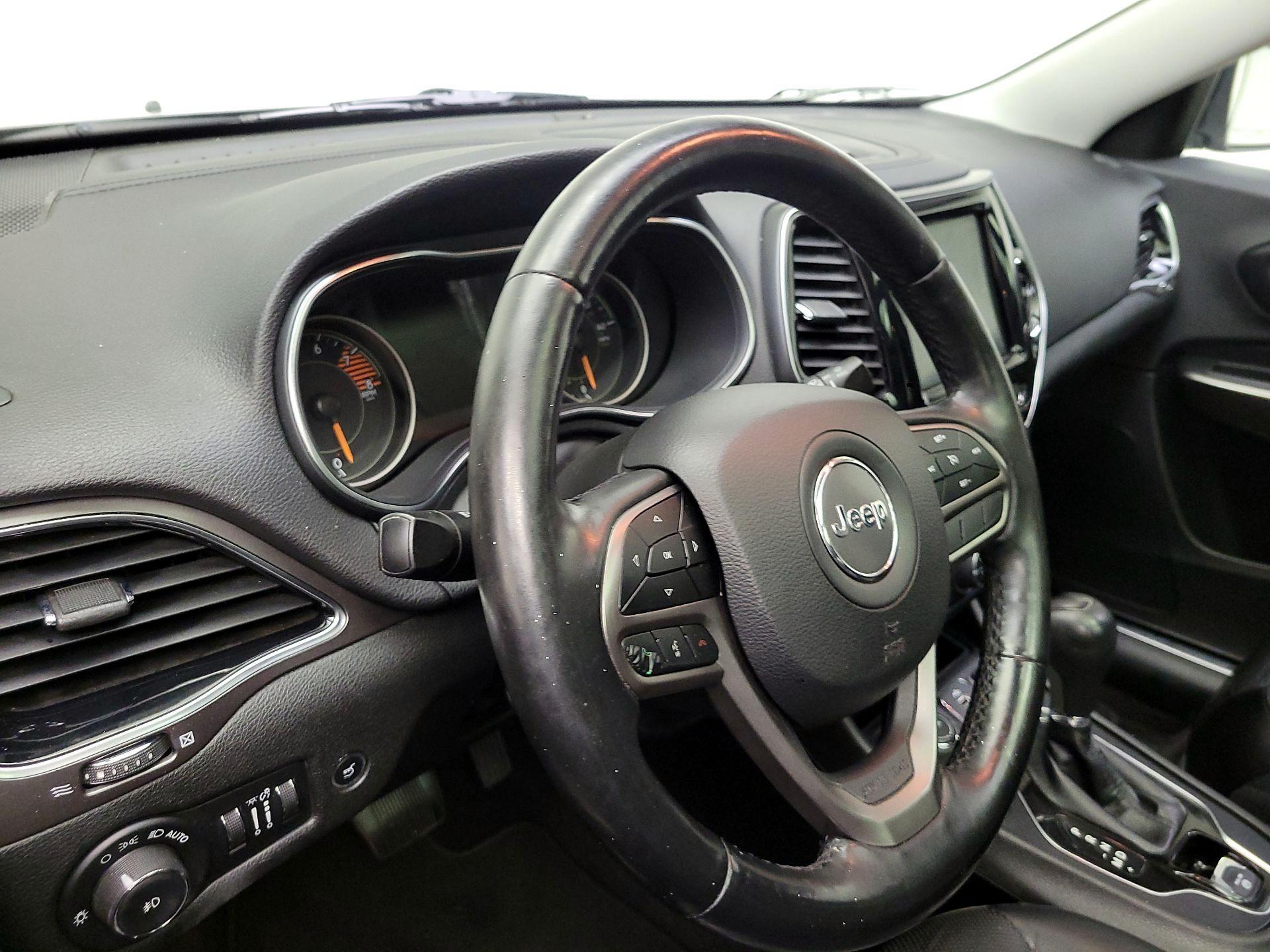 Thumbnail: 2019 Jeep Cherokee - 9