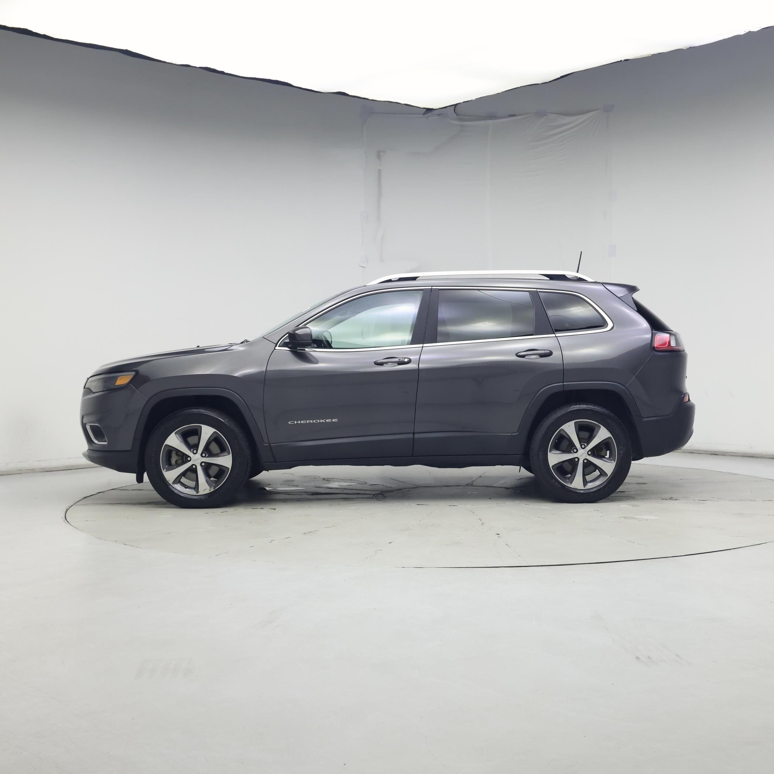 Thumbnail: 2019 Jeep Cherokee - 3