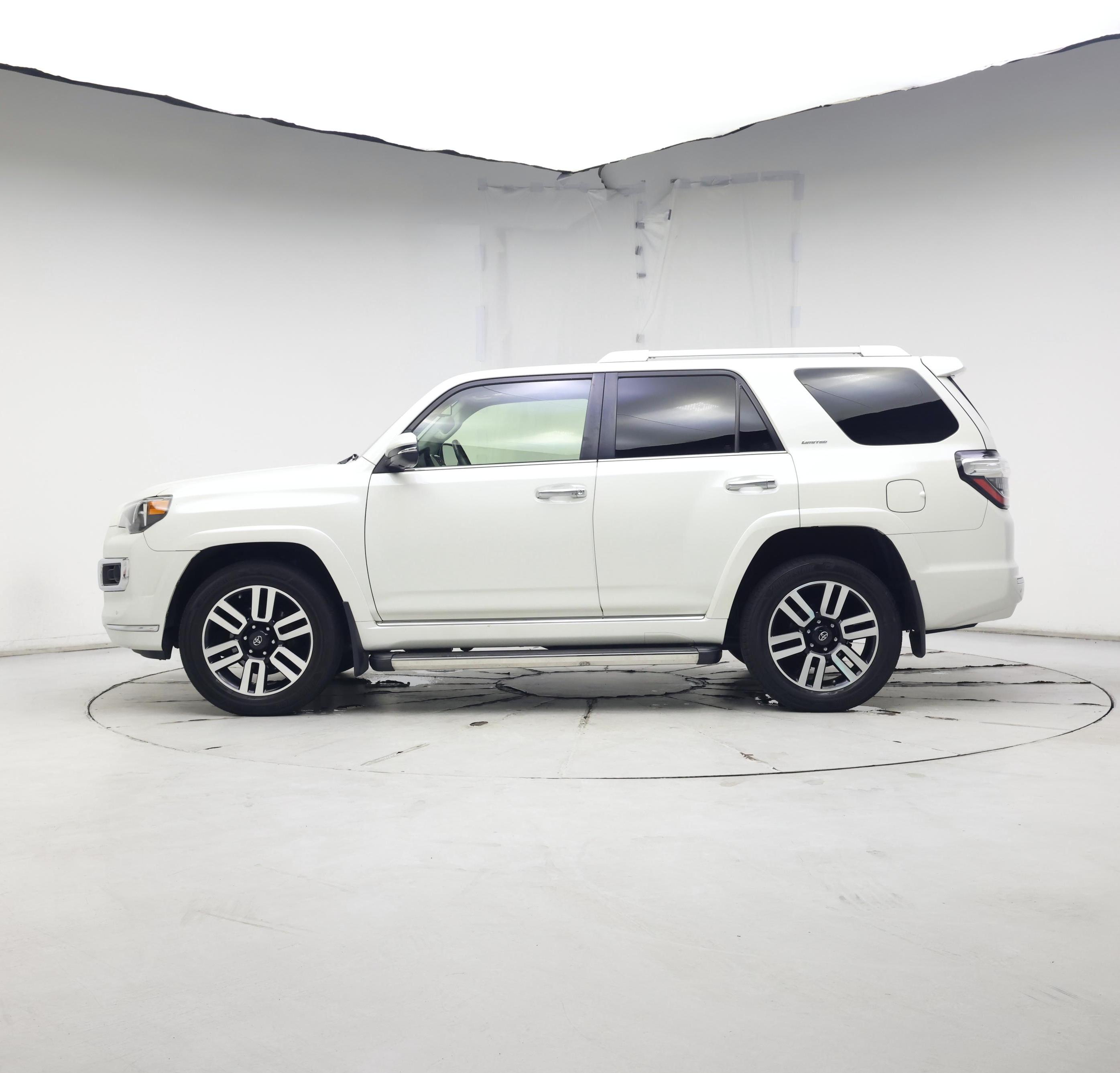Thumbnail: 2017 Toyota 4Runner - 3
