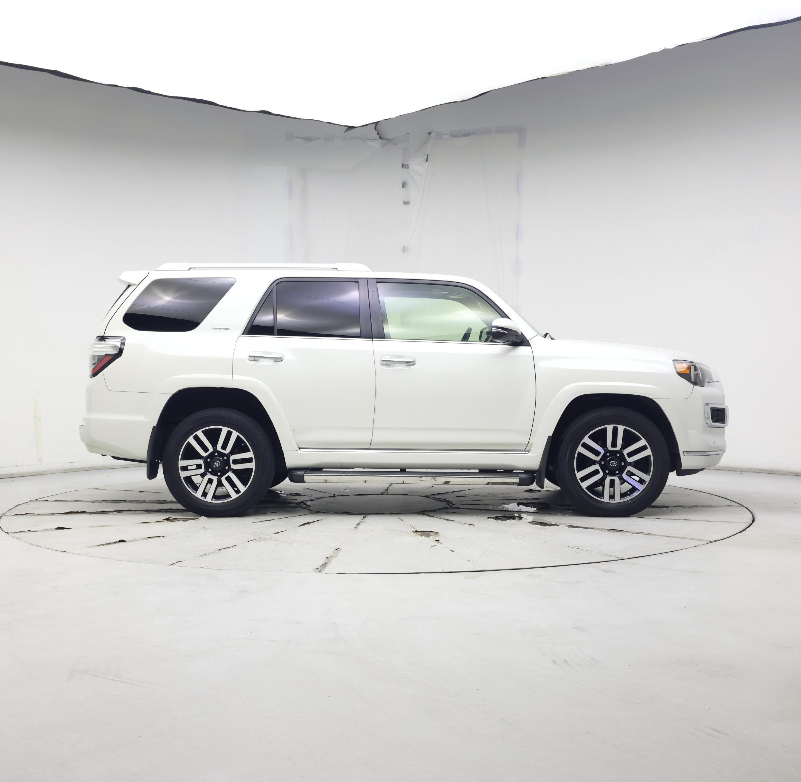Thumbnail: 2017 Toyota 4Runner - 7