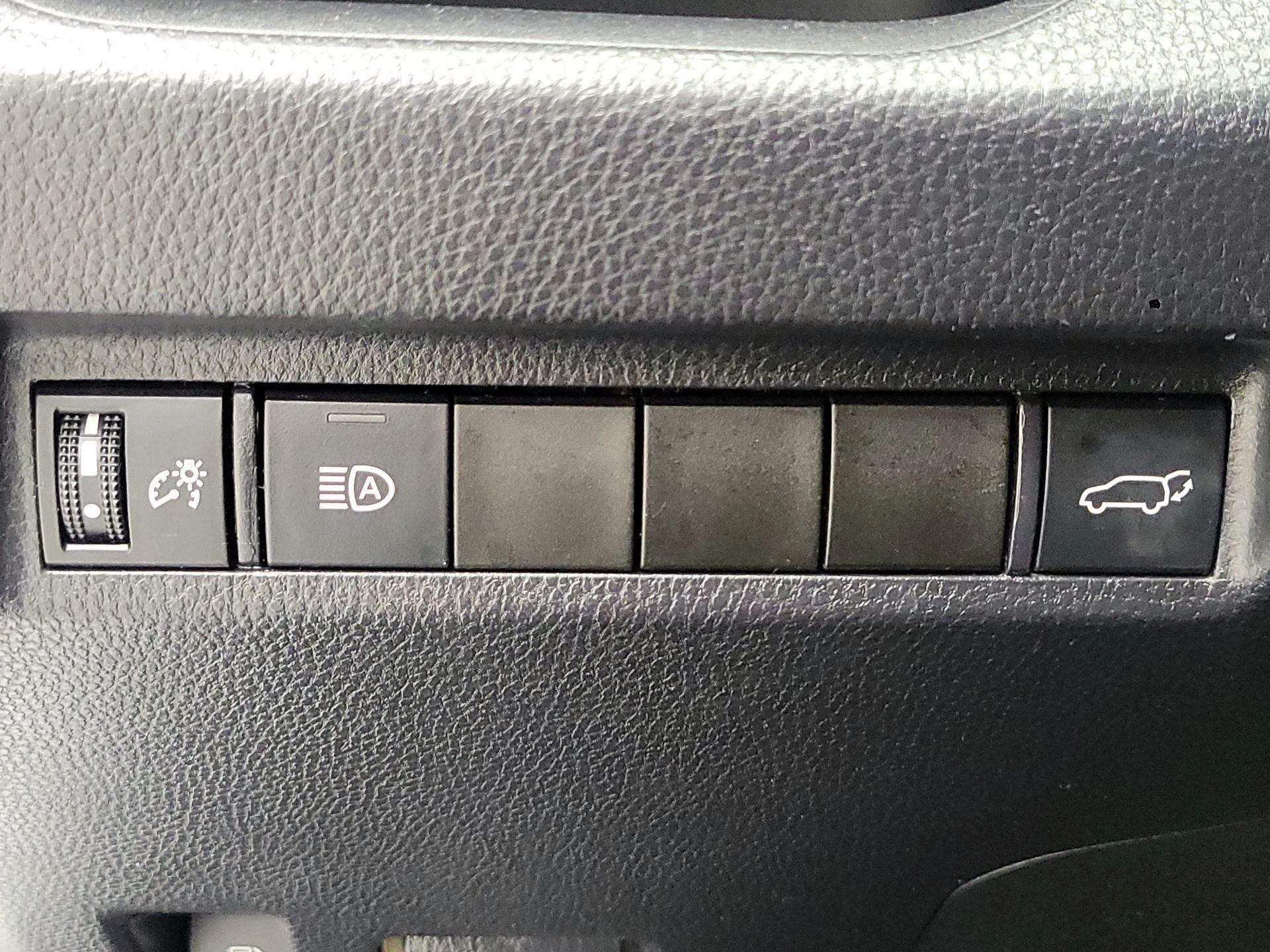 Thumbnail: 2019 Toyota RAV4 - 13