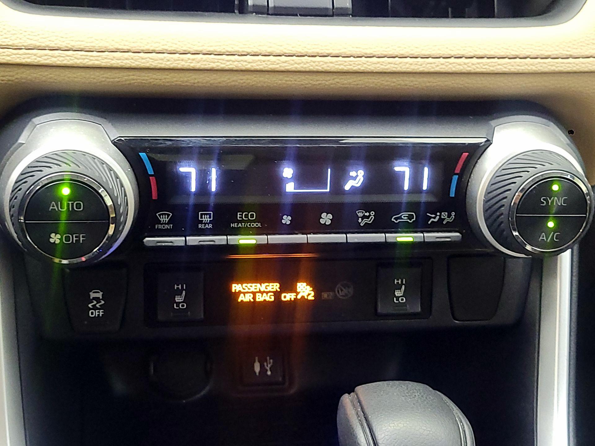 Thumbnail: 2019 Toyota RAV4 - 16