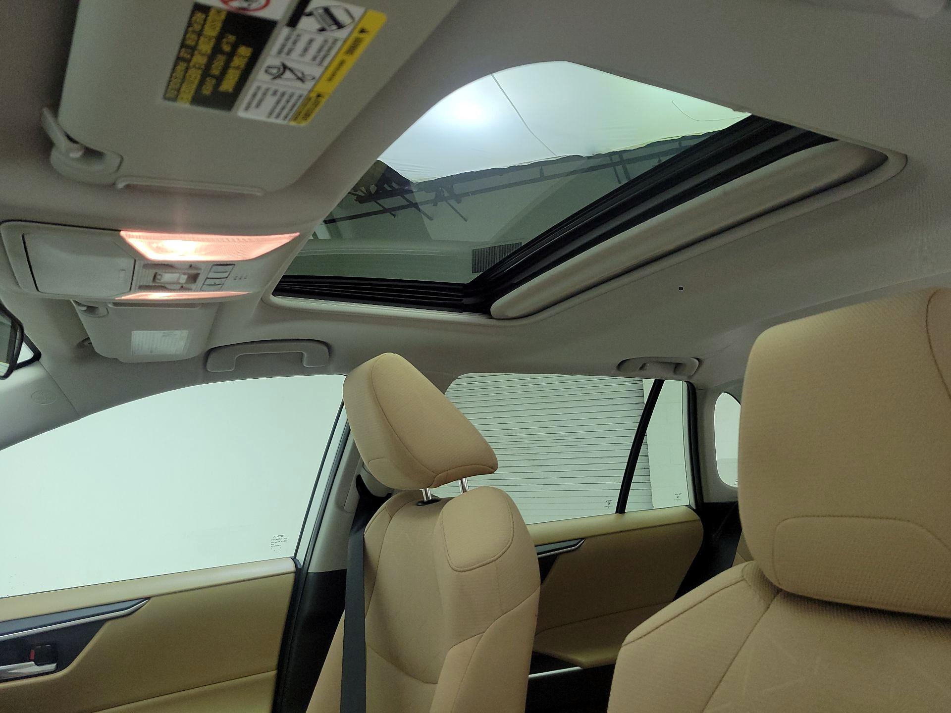 Thumbnail: 2019 Toyota RAV4 - 19
