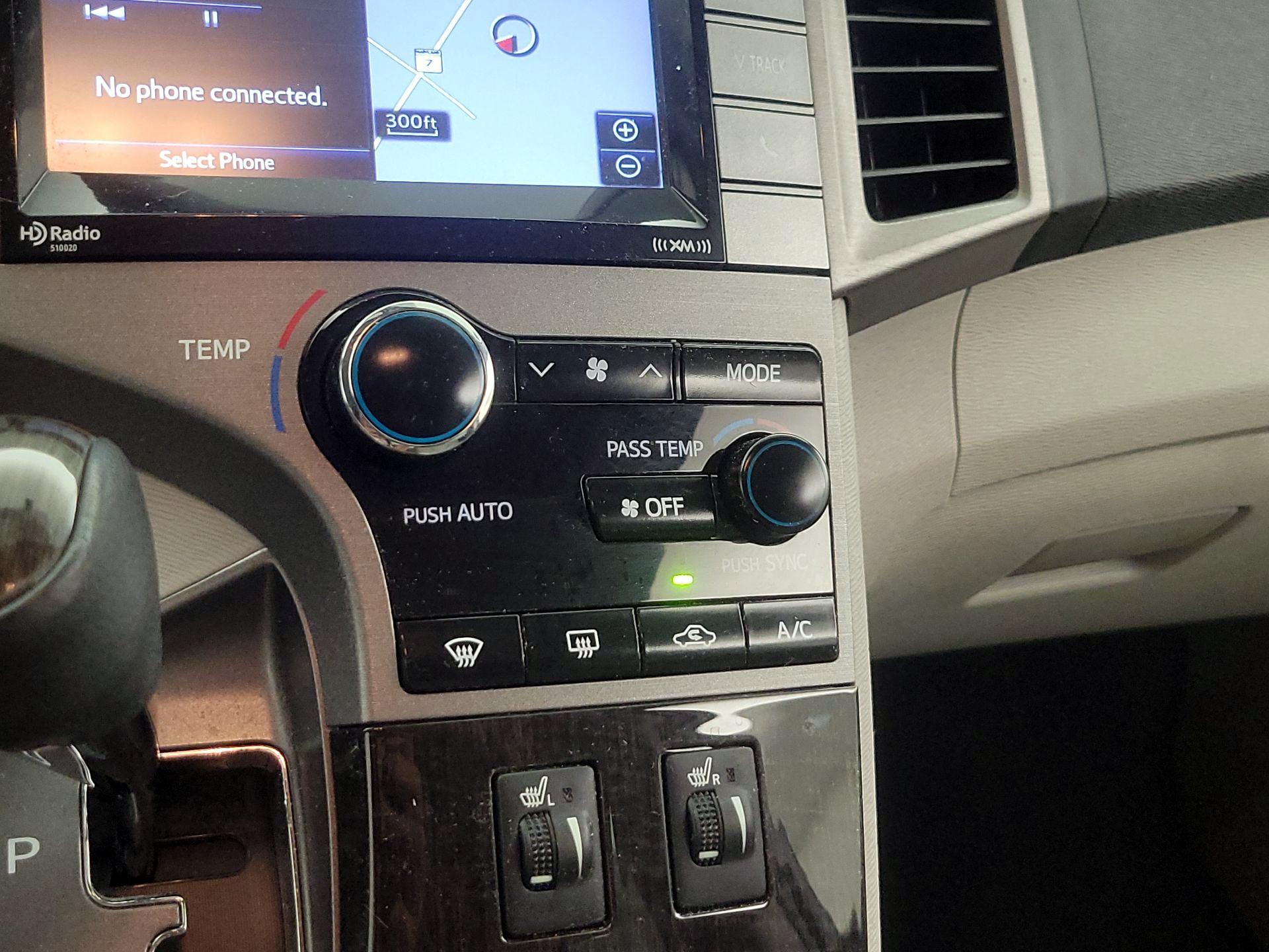 Thumbnail: 2015 Toyota Venza - 16
