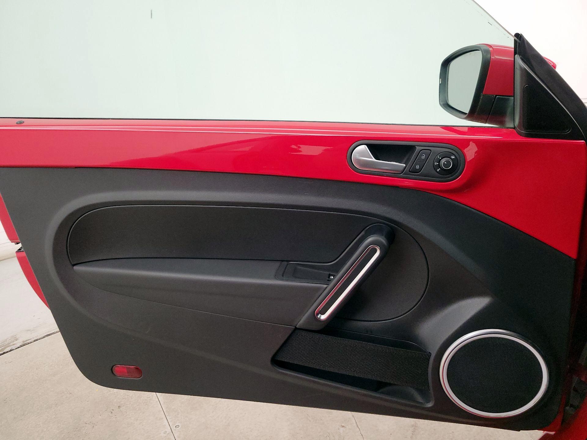 Thumbnail: 2016 Volkswagen Beetle - 12