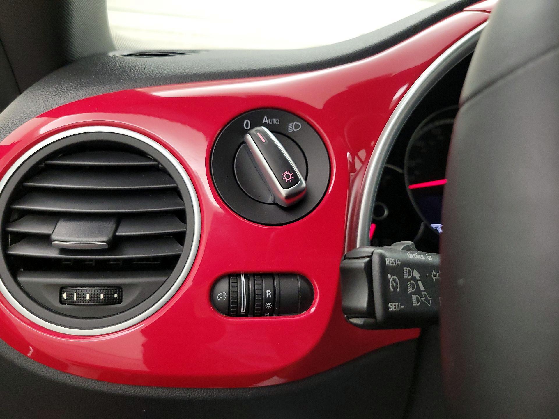 Thumbnail: 2016 Volkswagen Beetle - 13