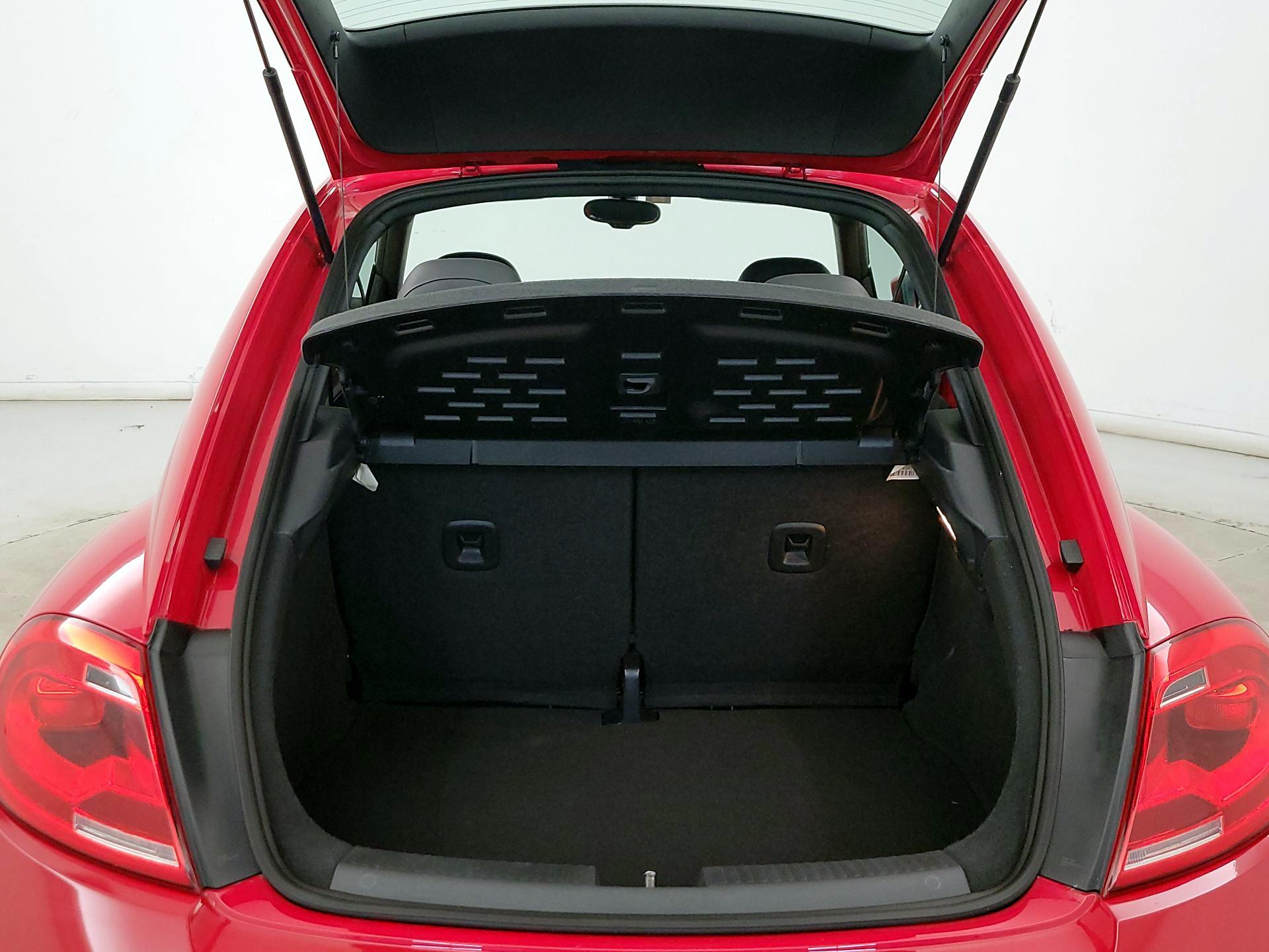 Thumbnail: 2016 Volkswagen Beetle - 20