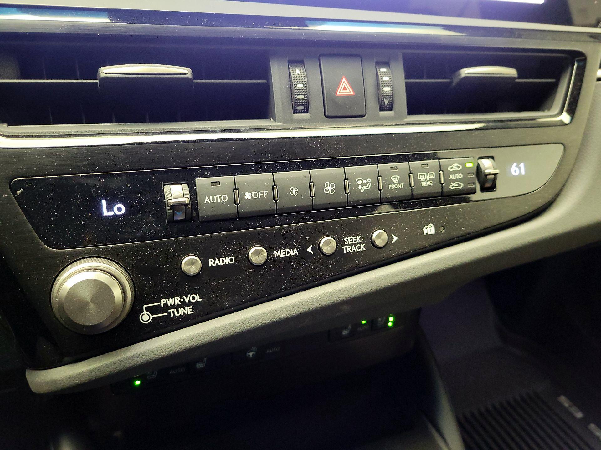 Thumbnail: 2024 Lexus ES - 16