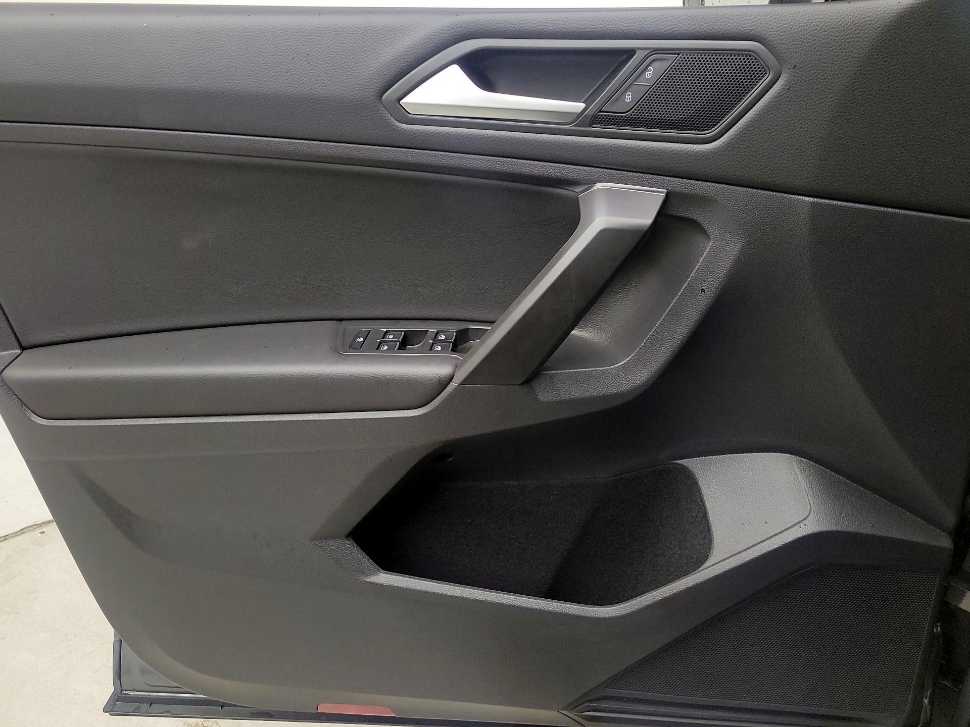 Thumbnail: 2021 Volkswagen Tiguan - 12